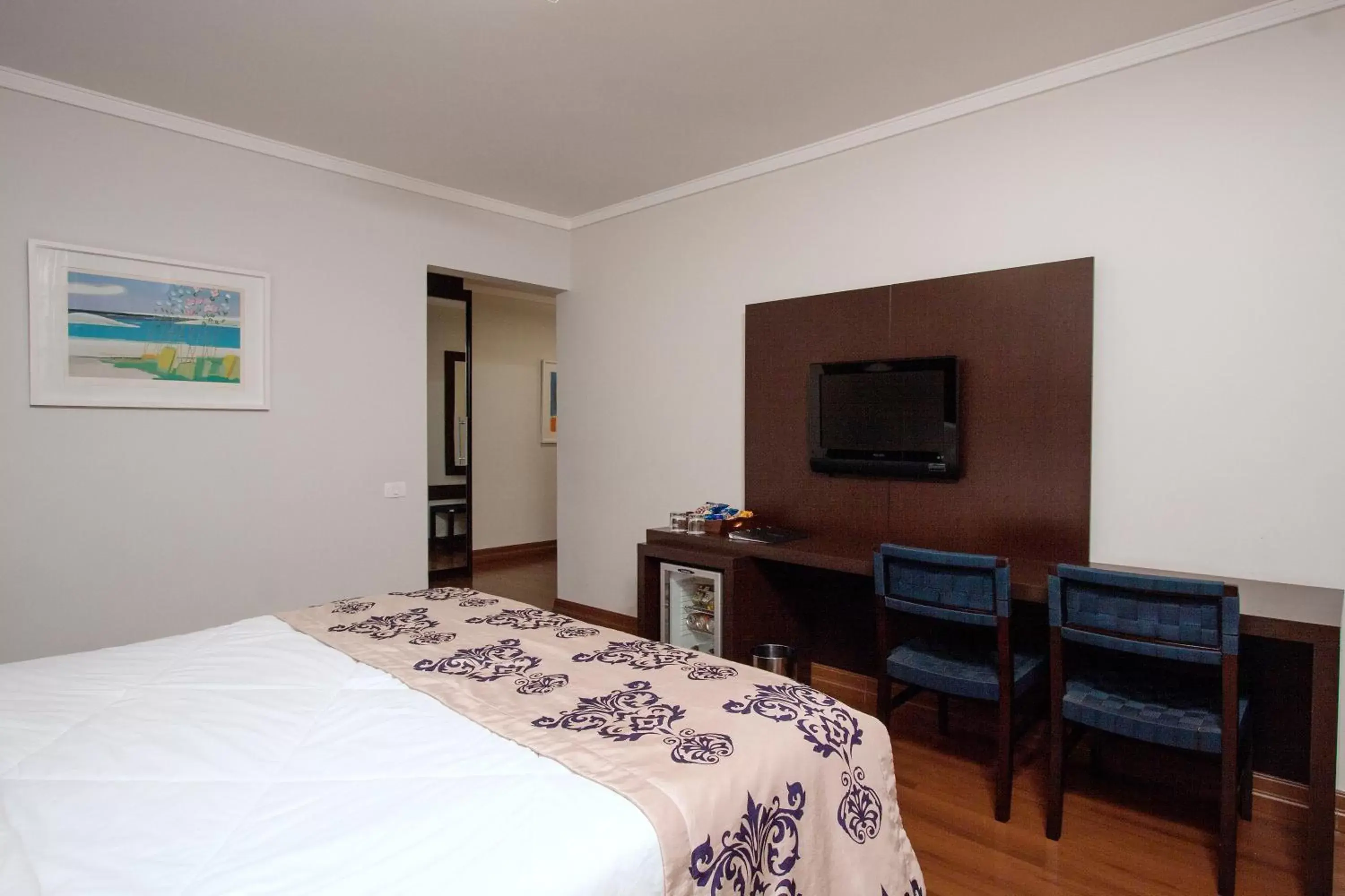 Bedroom, TV/Entertainment Center in Mabu Curitiba Business