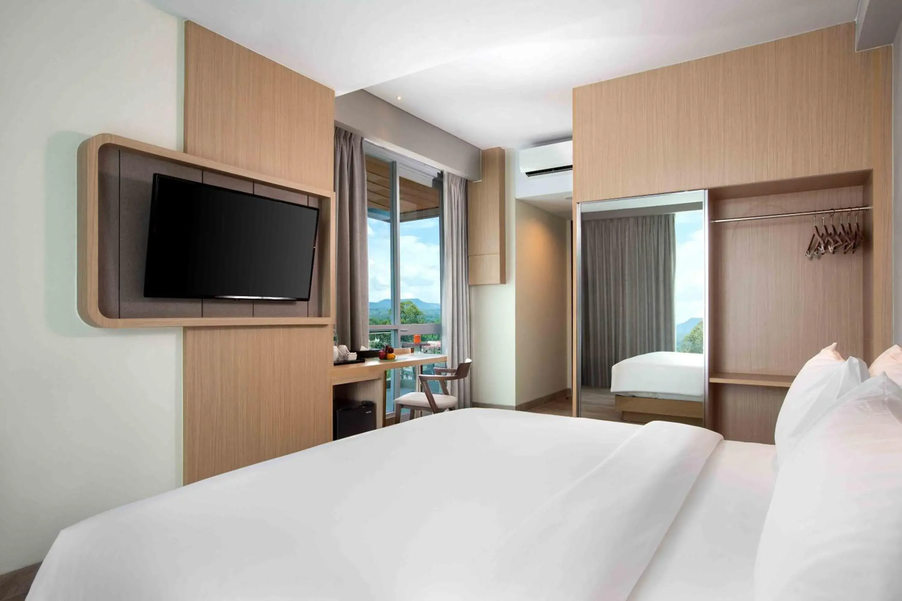Photo of the whole room, Bed in Hotel Santika Bukittinggi