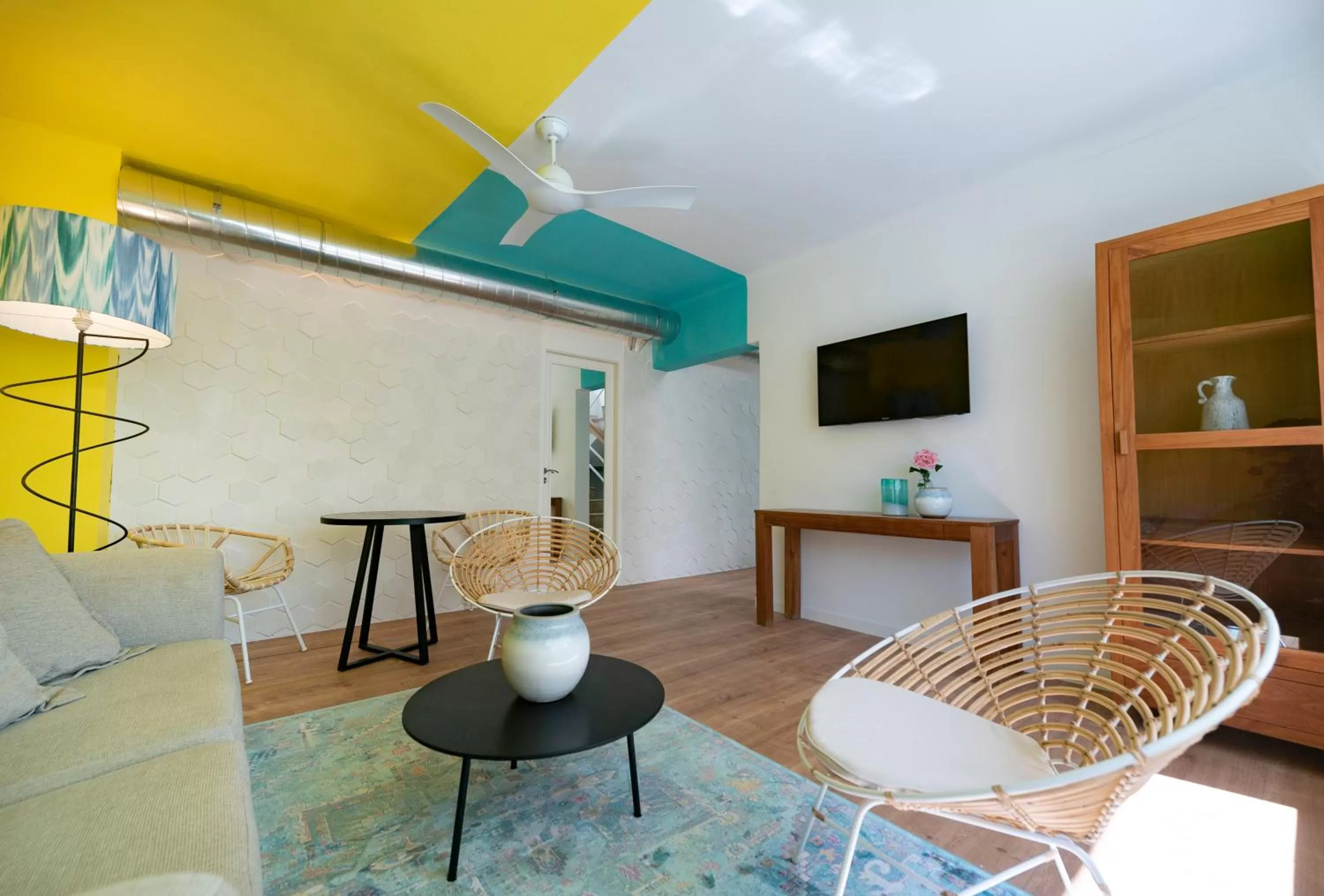 Communal lounge/ TV room in Hostal Blanca