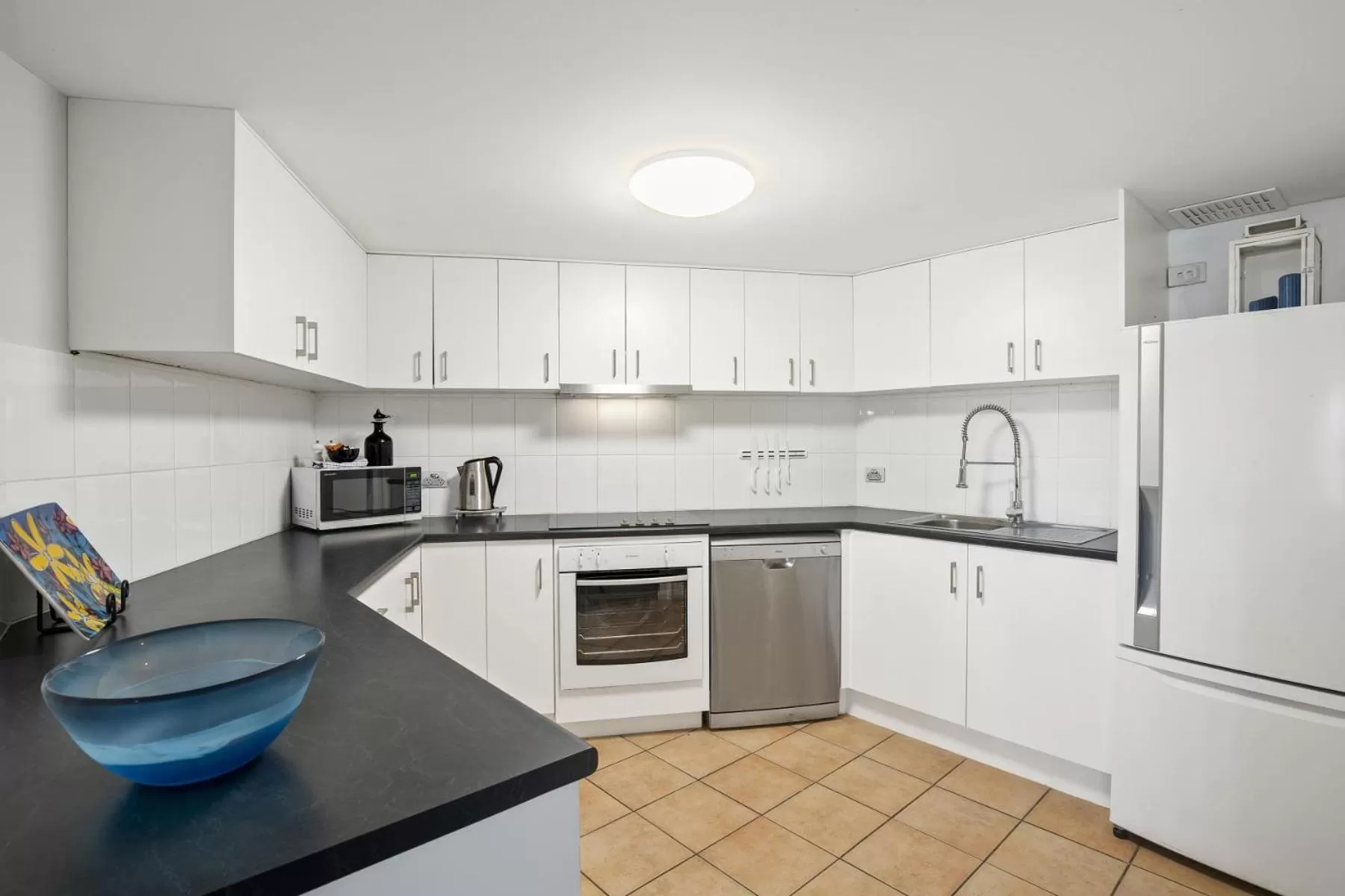 Kitchen or kitchenette in Kirra Palms Holiday Apartments