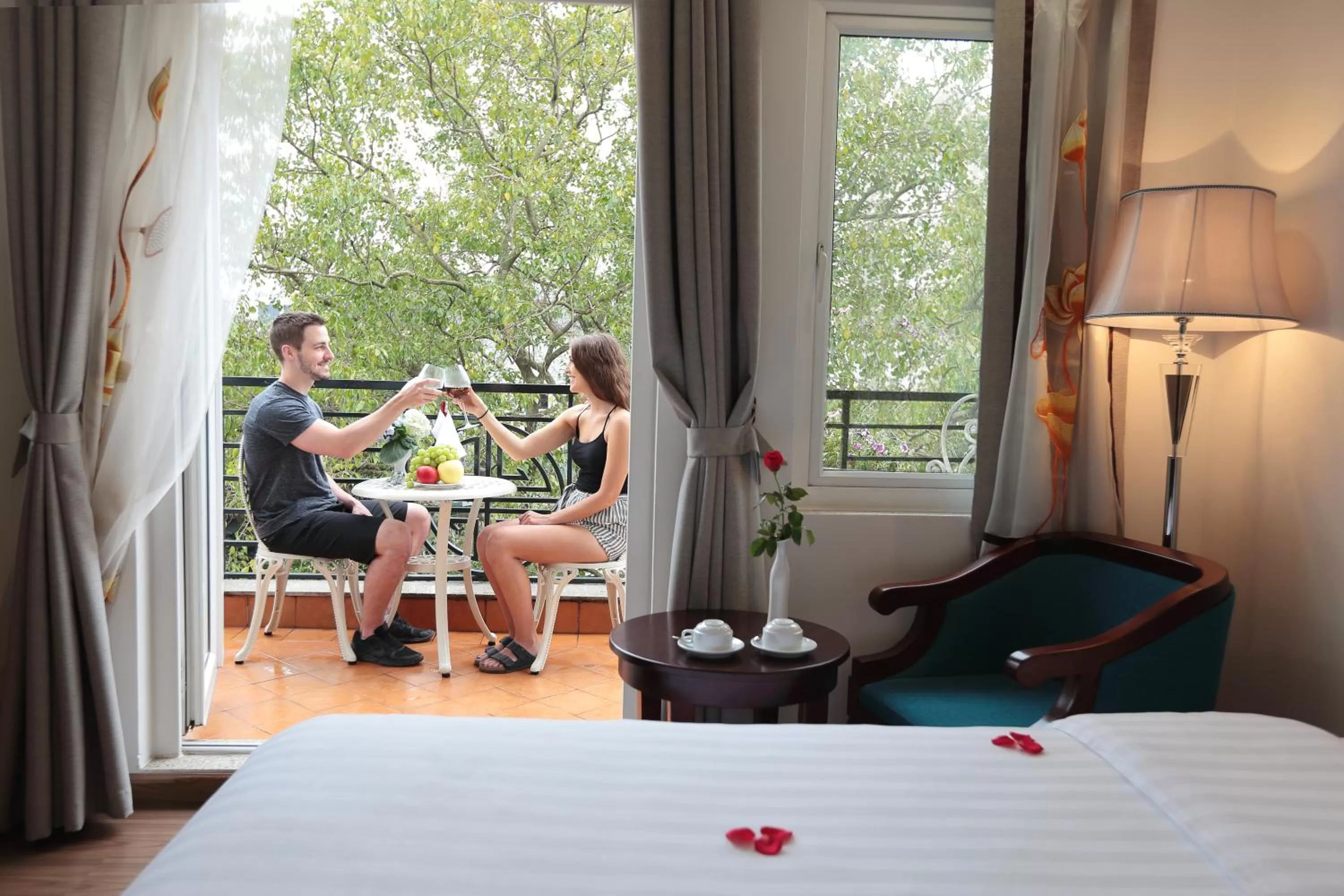 Balcony/Terrace, Bed in Hanoi Siva Luxury Hotel & Travel