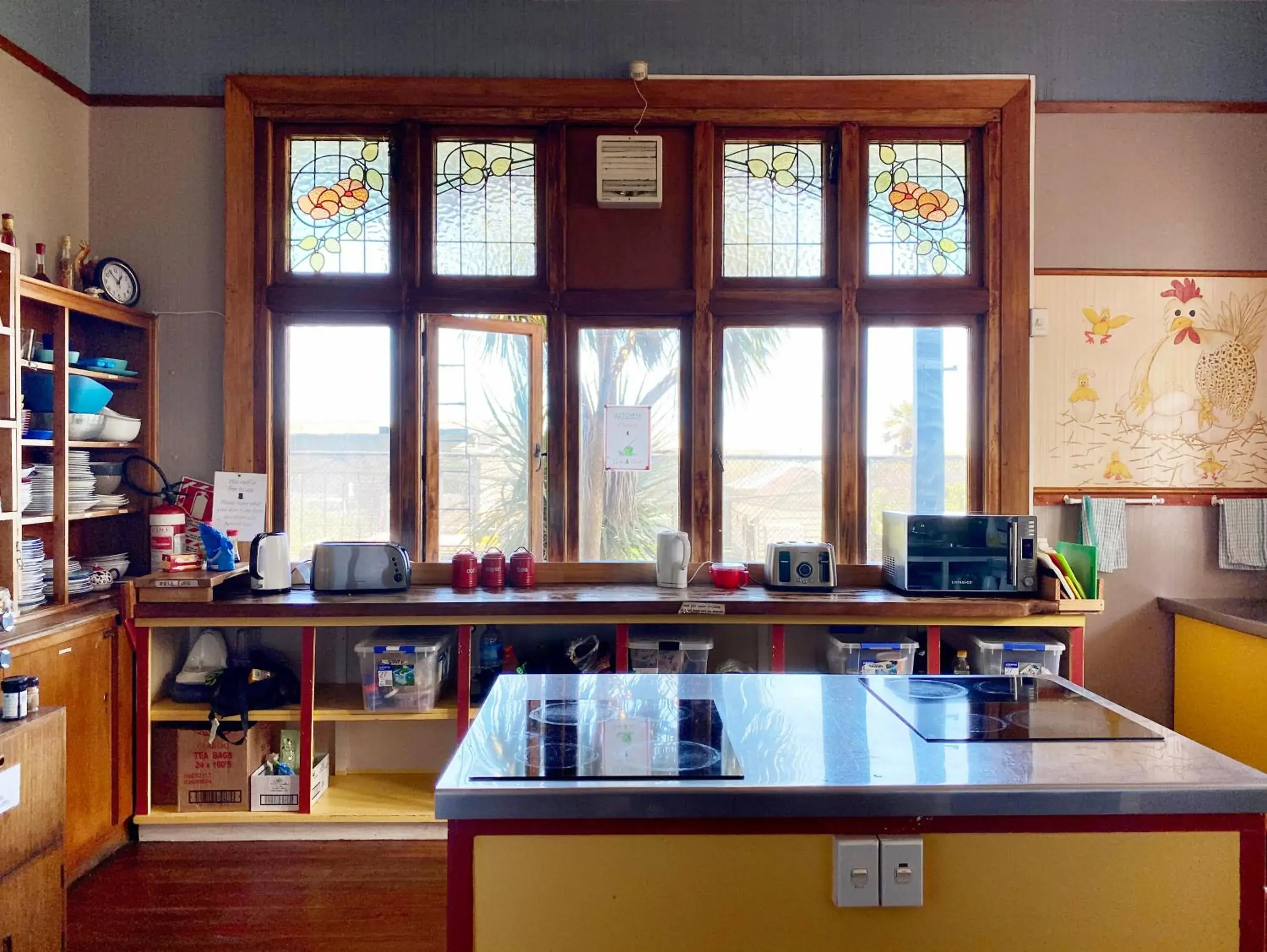 Communal kitchen, Kitchen/Kitchenette in Noah's Ark Backpackers