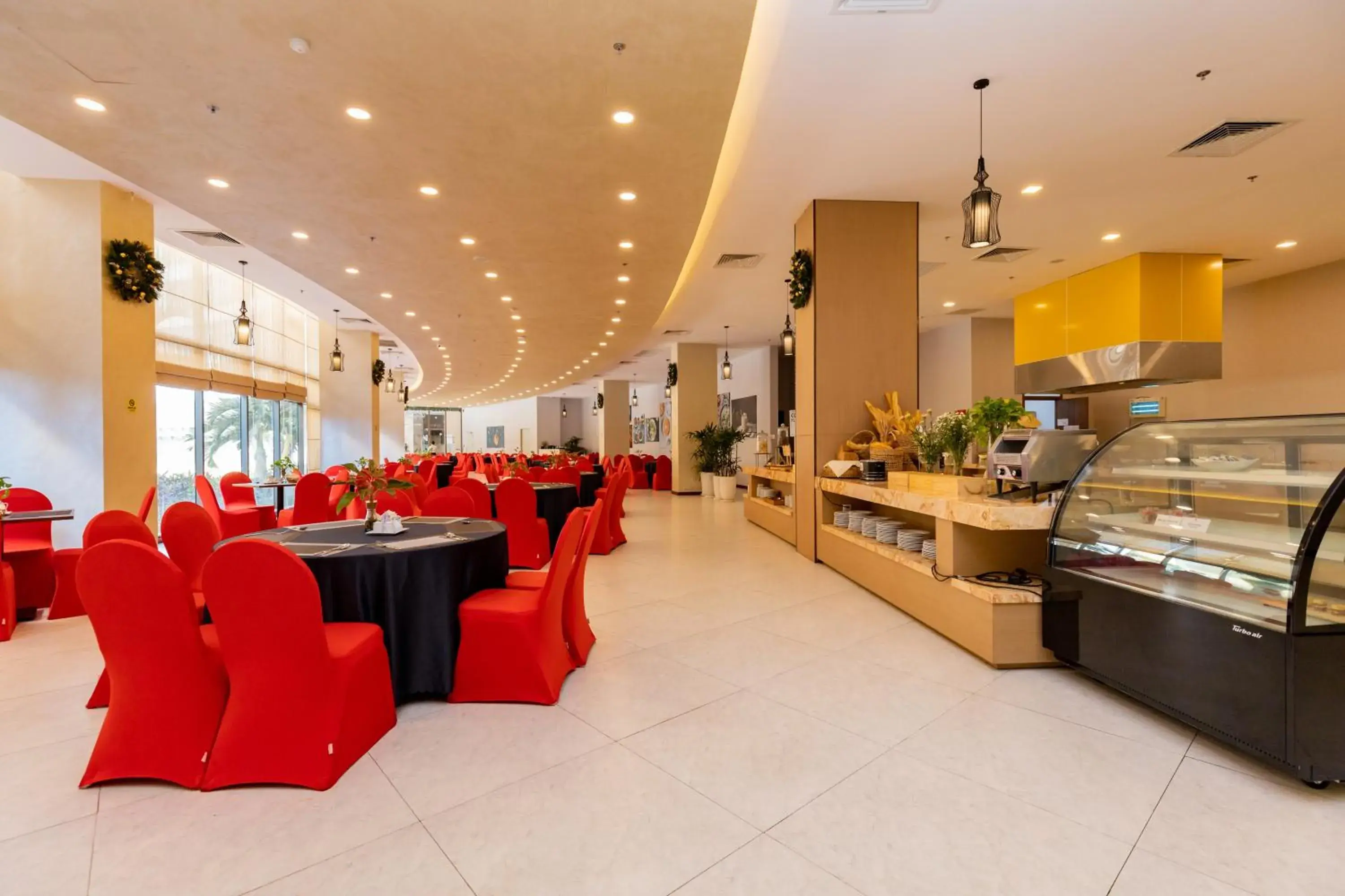 Restaurant/Places to Eat in DIC Star Landmark