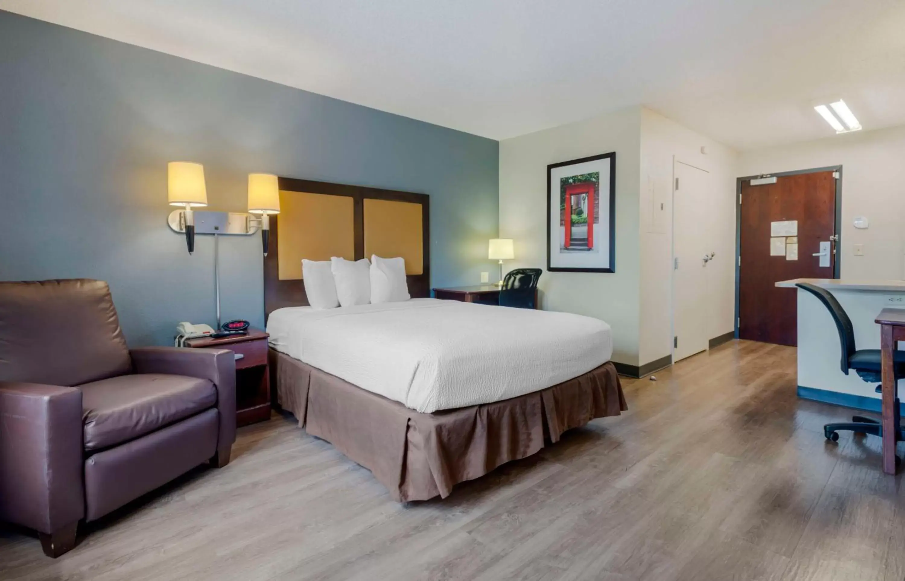 Bedroom, Bed in Extended Stay America Suites - Ramsey - Upper Saddle River