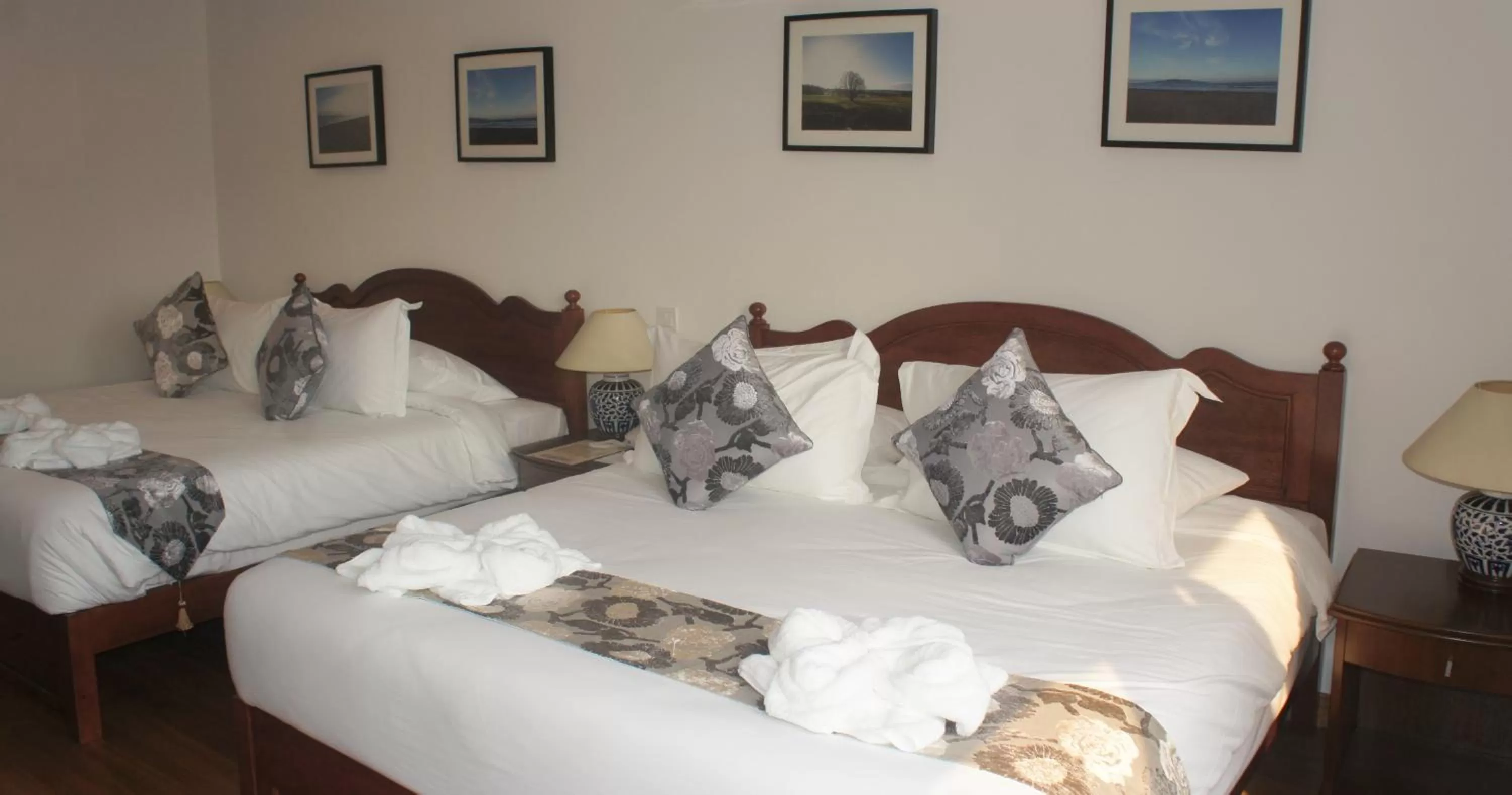 Bed in Heeren Straits Hotel