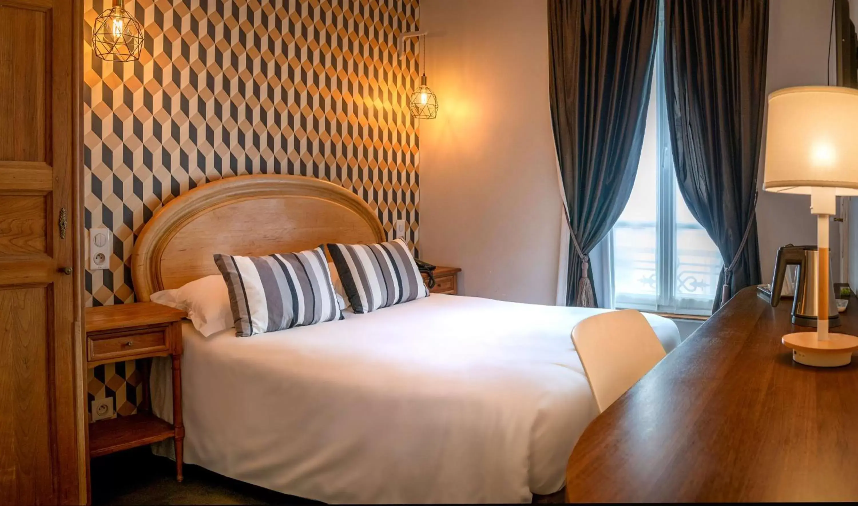 Bedroom, Bed in Best Western Aramis Saint Germain