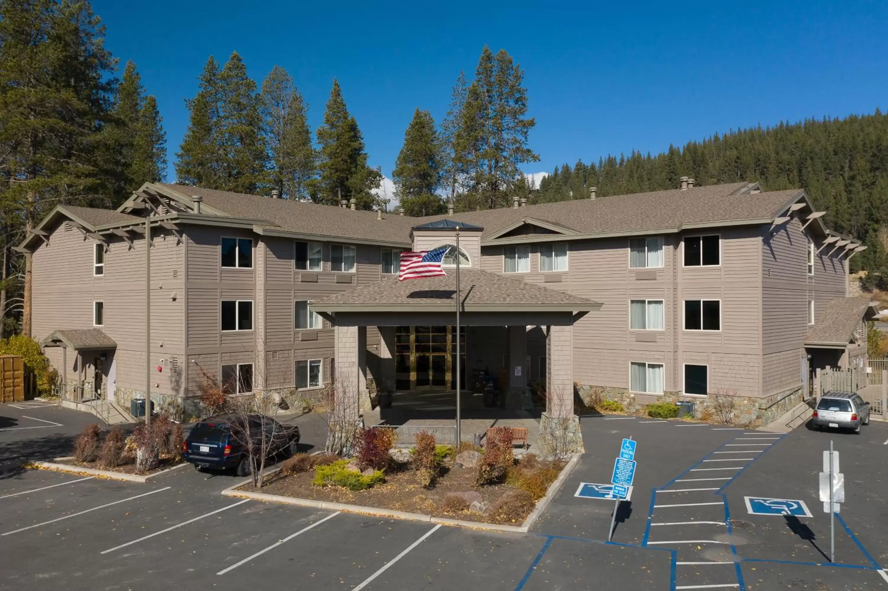 Facade/entrance, Property Building in Truckee Donner Lodge