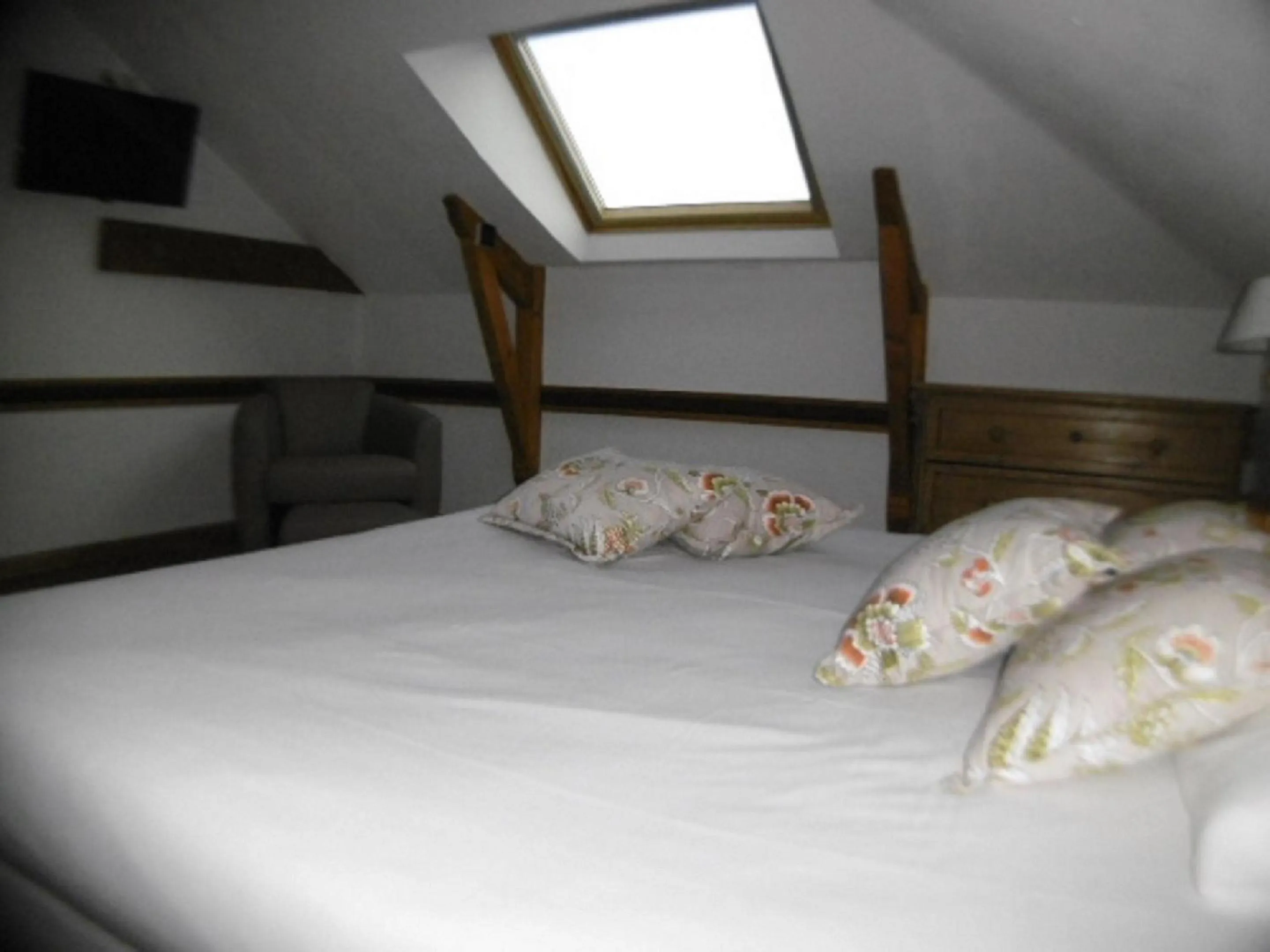 Bed in Hôtel La Flore