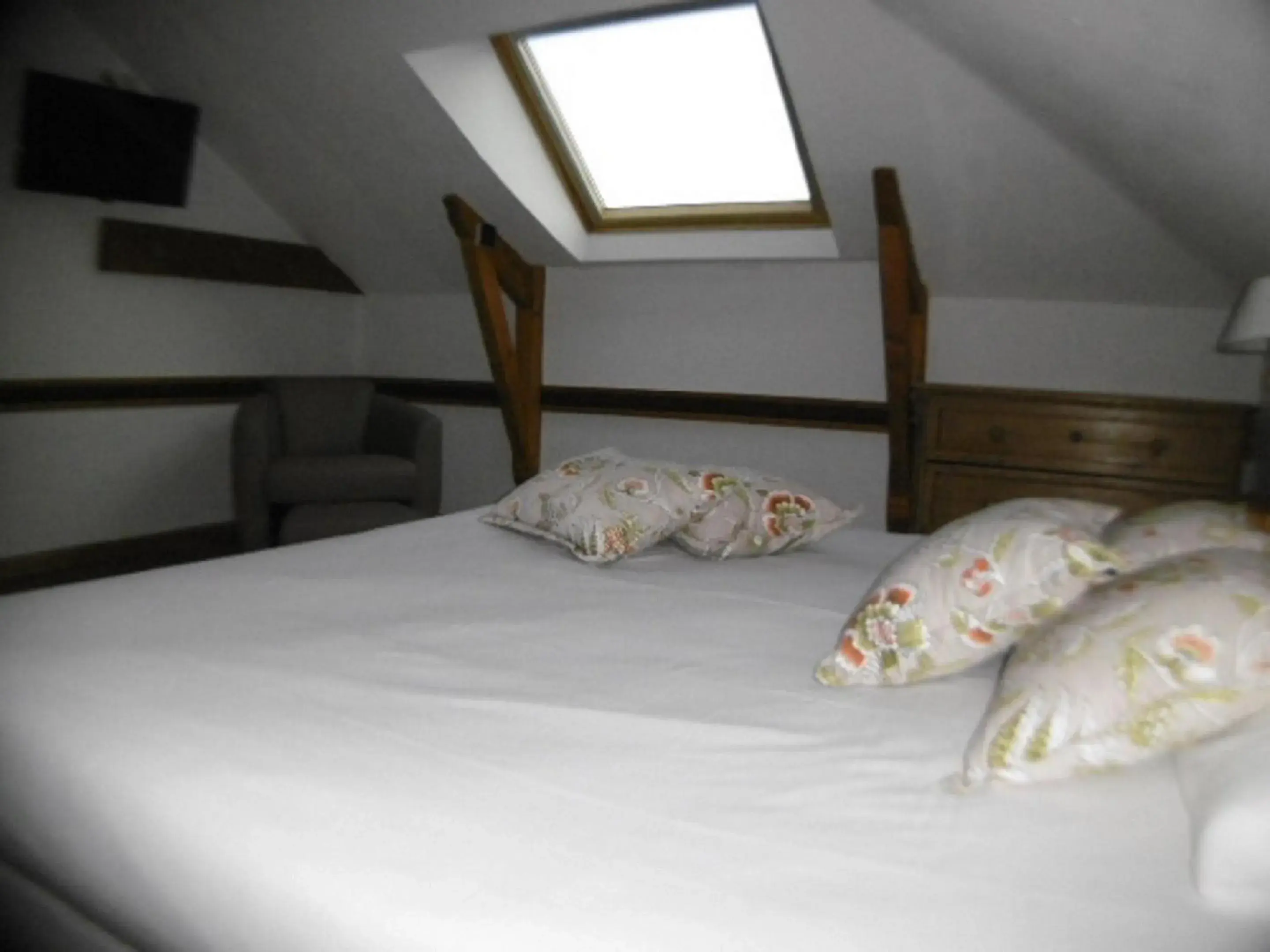 Bed in Hôtel La Flore