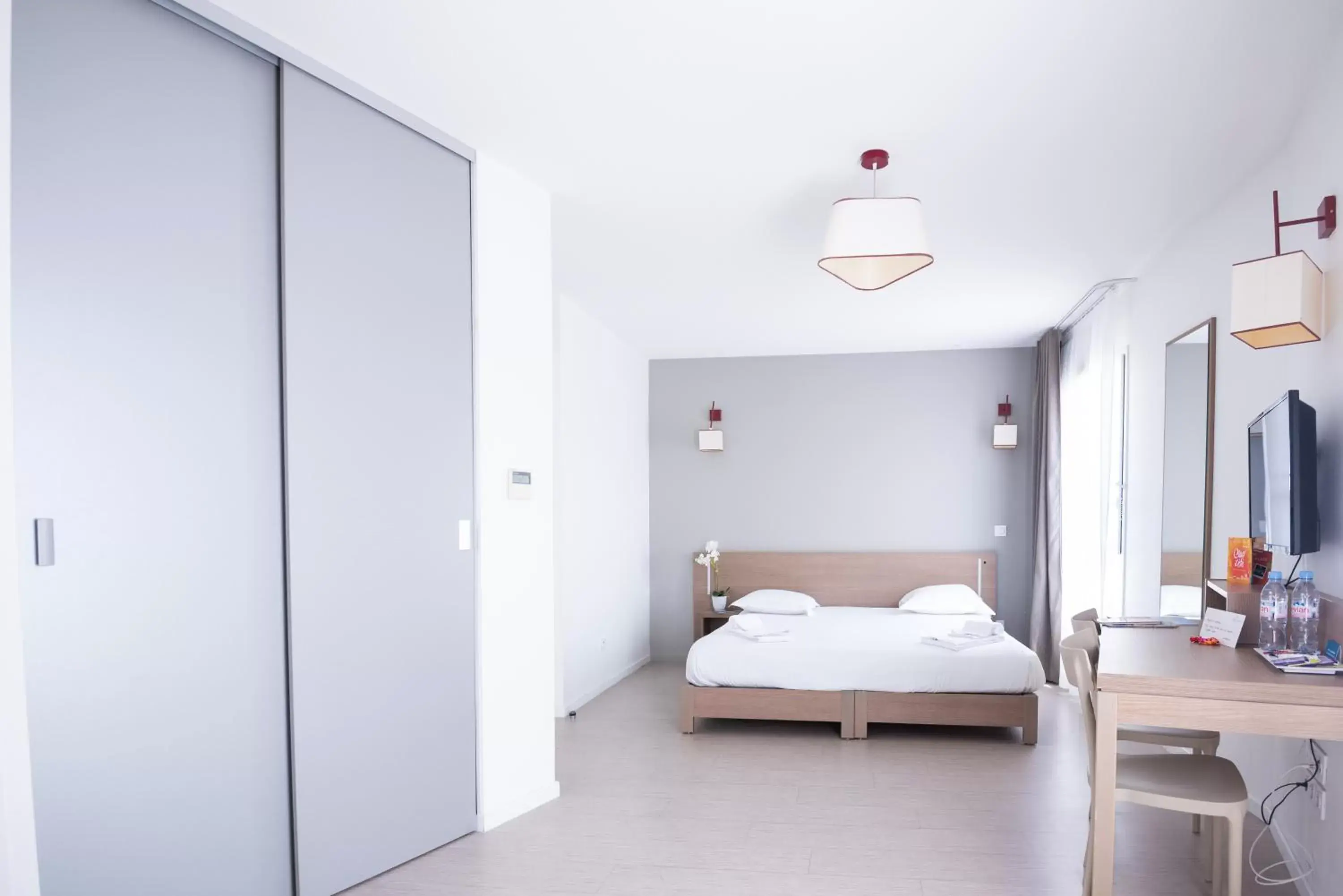 Bedroom, Bed in Zenitude Hôtel-Résidences Narbonne Centre