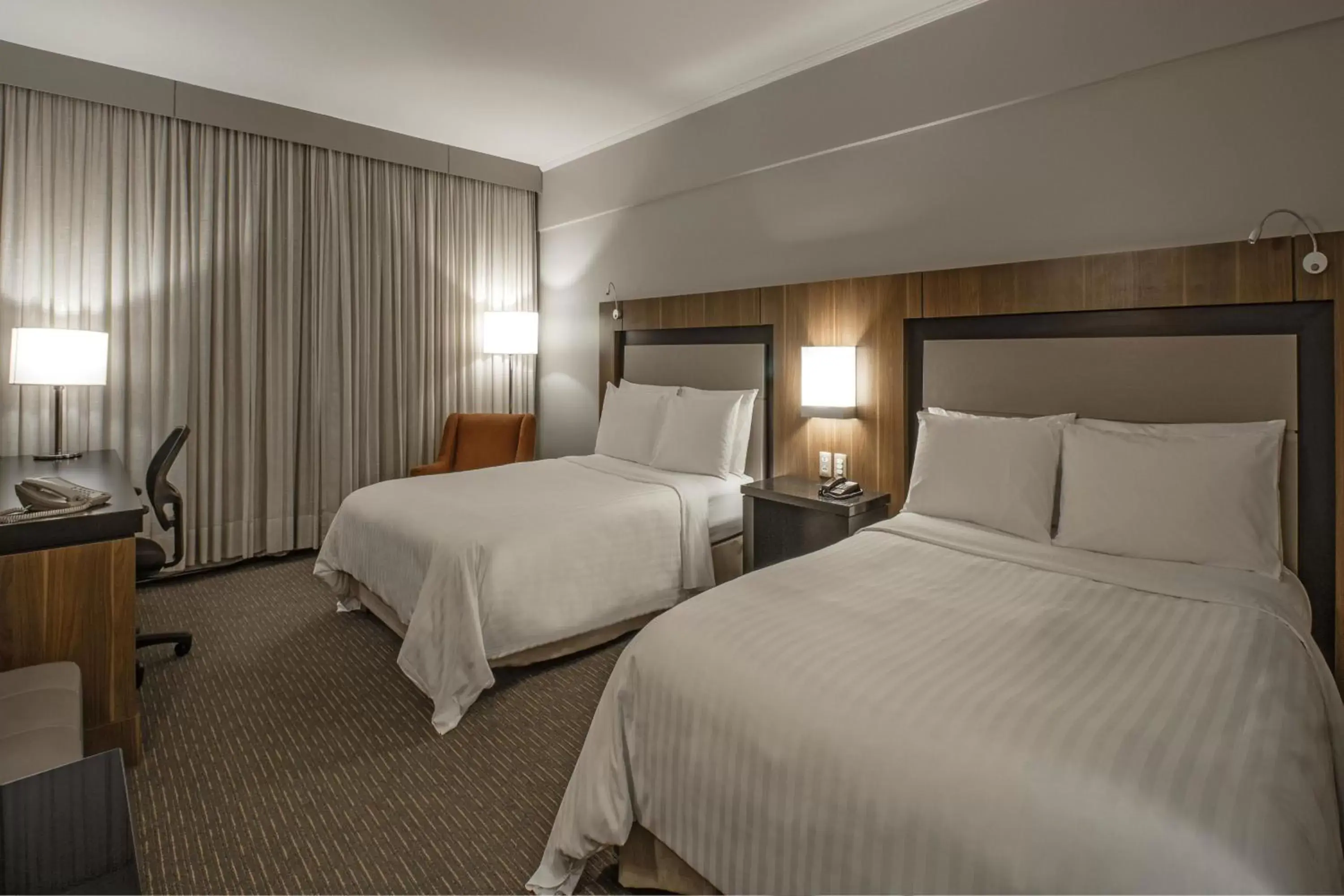 Bedroom, Bed in Marriott São Paulo Airport Hotel