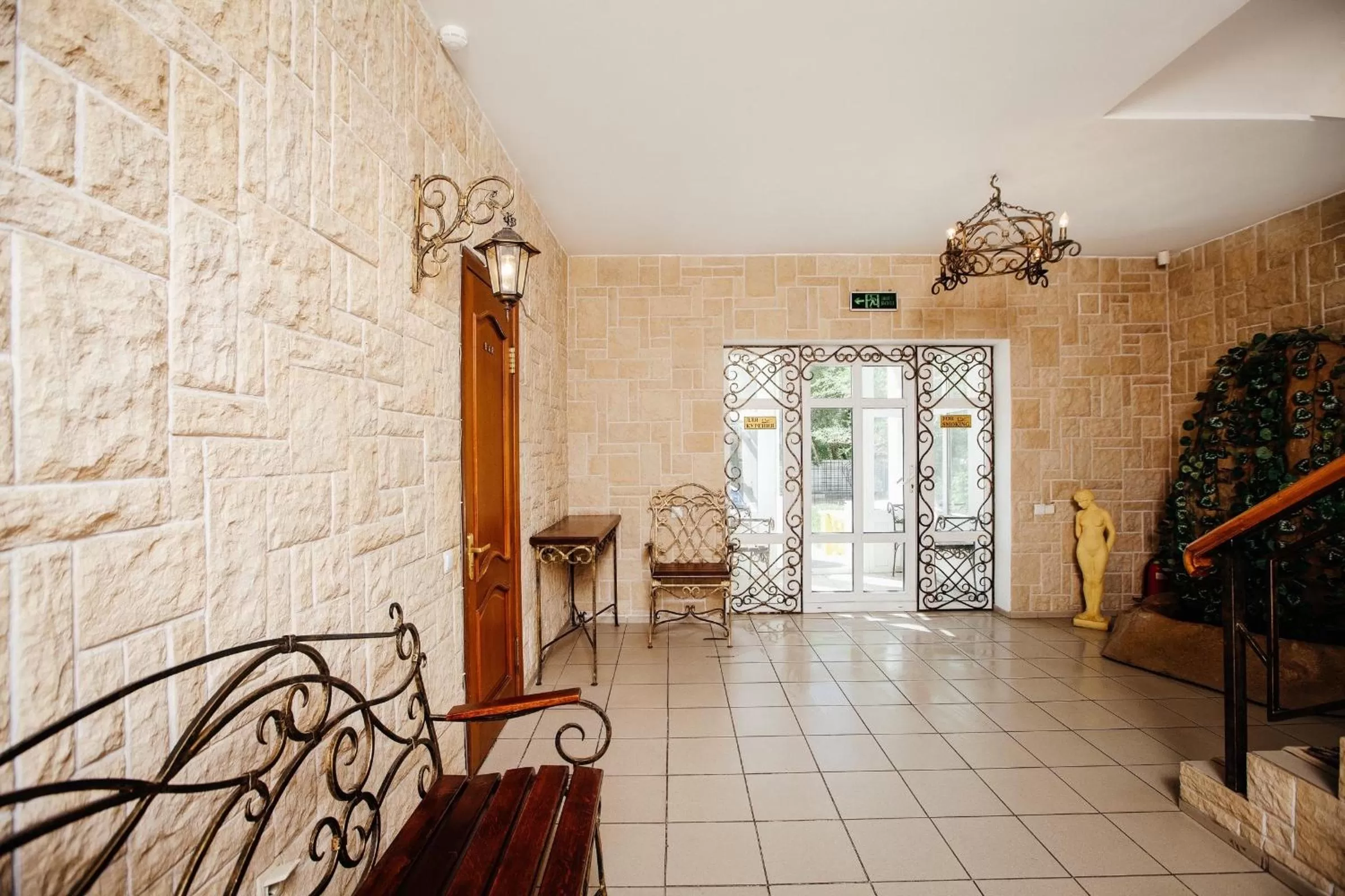 Area and facilities in Business Hotel