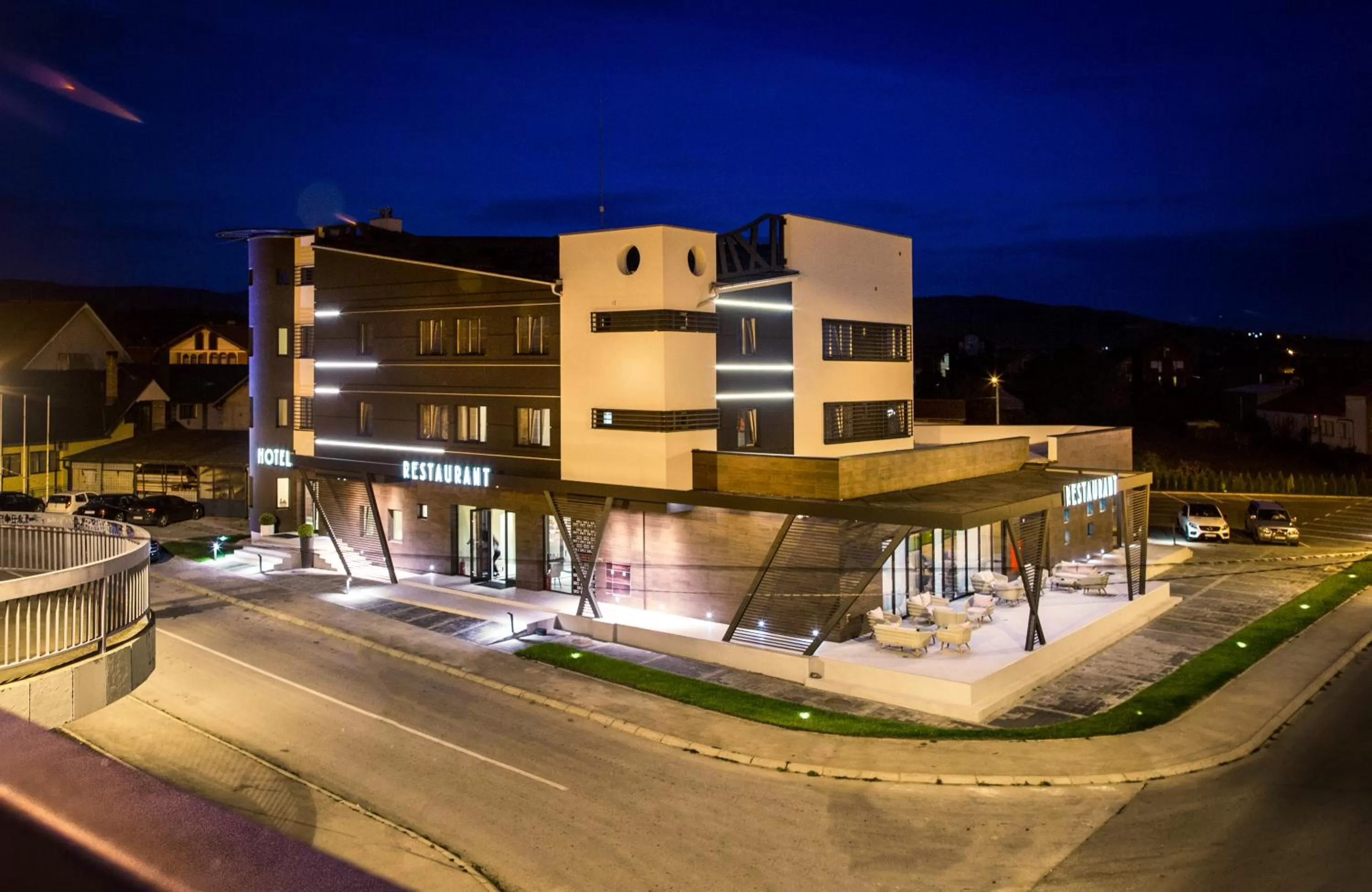 Property building in Hotel Ideo Lux