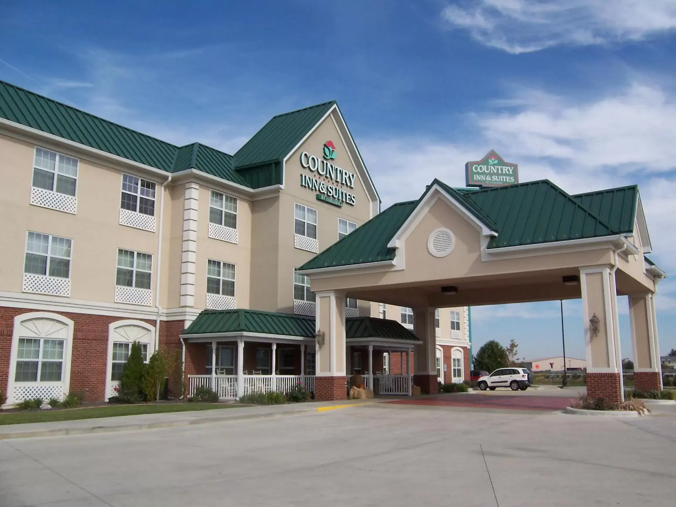 Property Building in Country Inn & Suites by Radisson, Effingham, IL