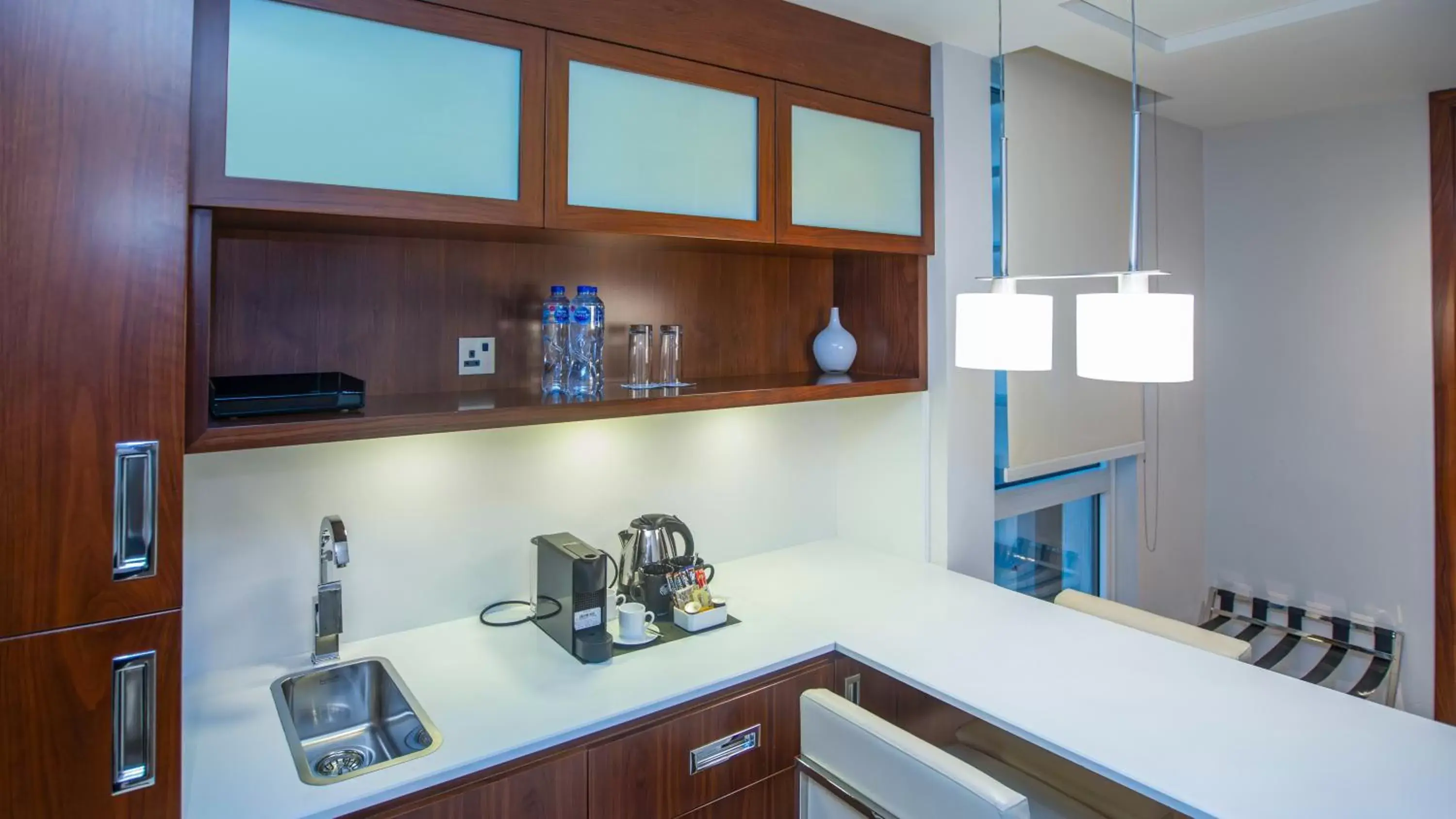 Coffee/tea facilities, Kitchen/Kitchenette in Centro Olaya by Rotana