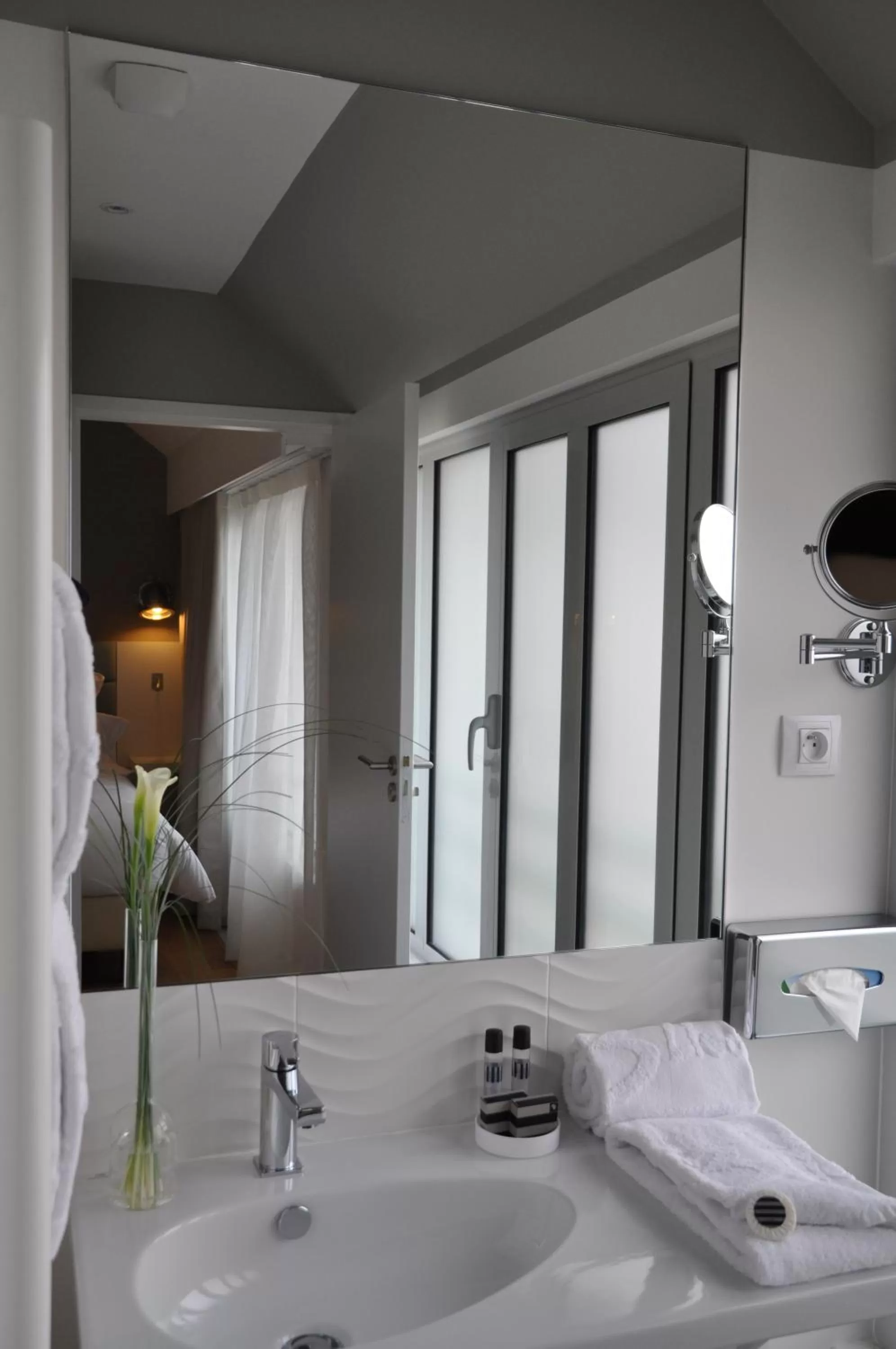 Bathroom in Les 3 Lieux - Hôtel, Restaurant, Espace sensoriel