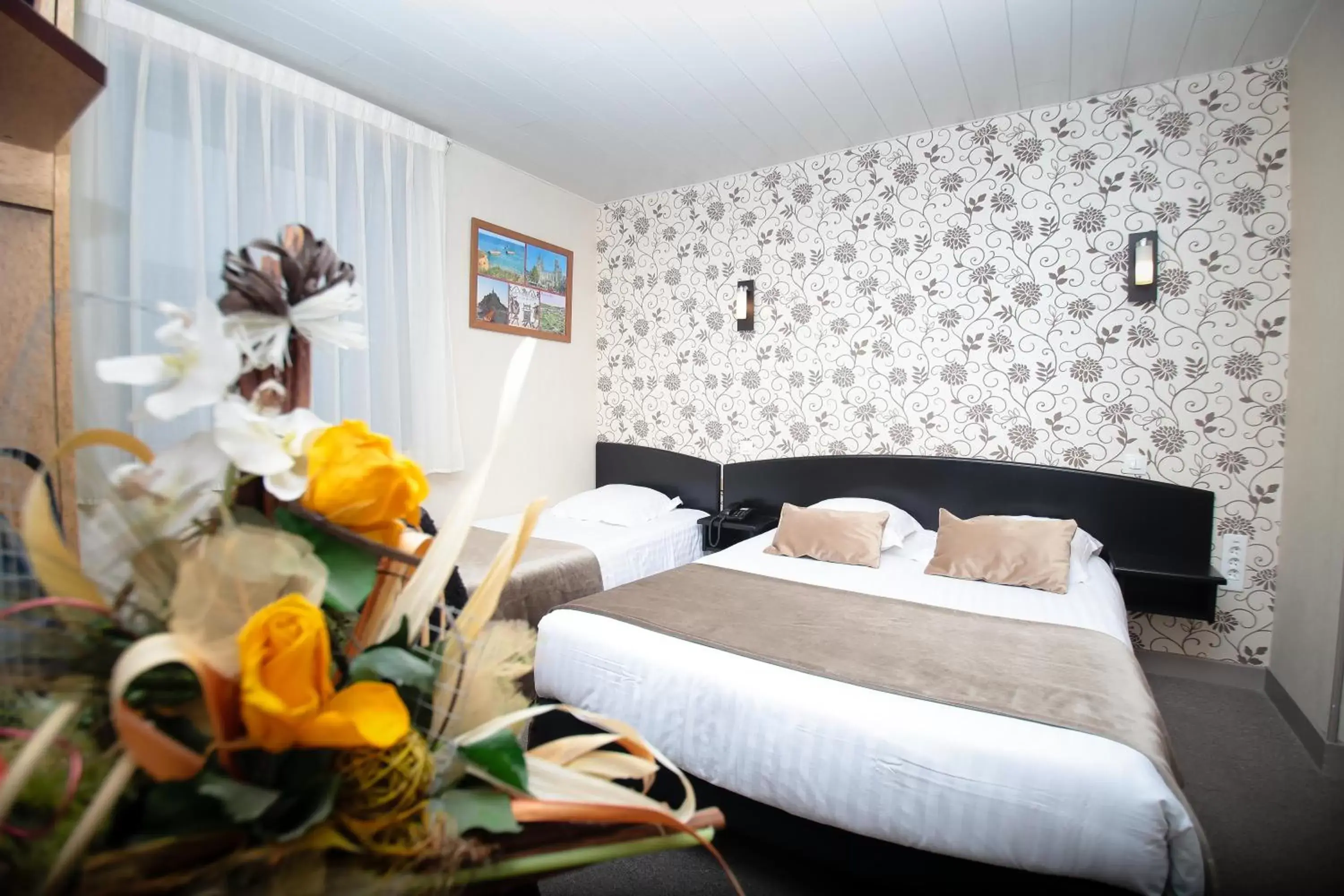 Photo of the whole room, Bed in Hôtel Le Bayeux