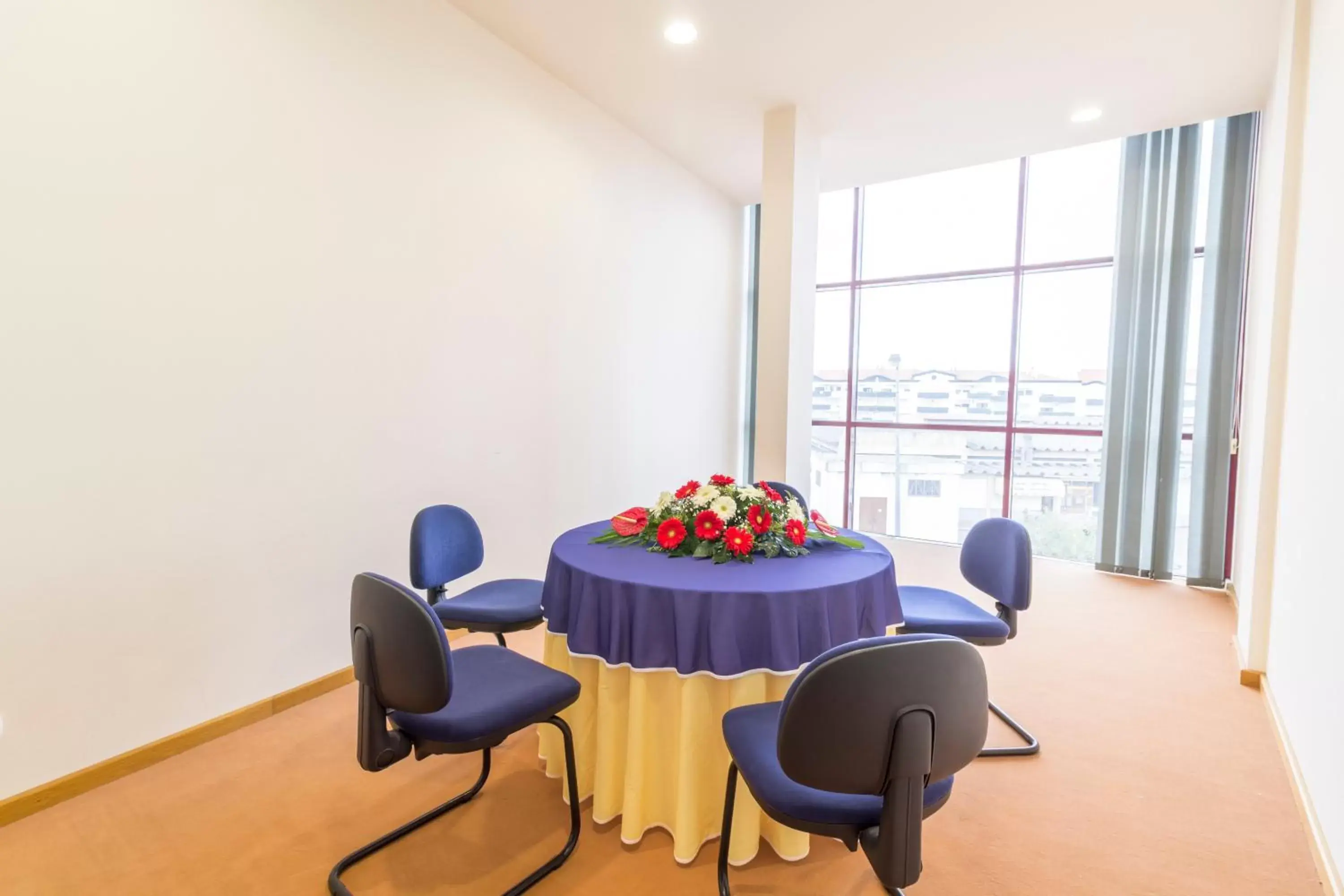 Meeting/conference room, Dining Area in Hotel Eurosol Alcanena