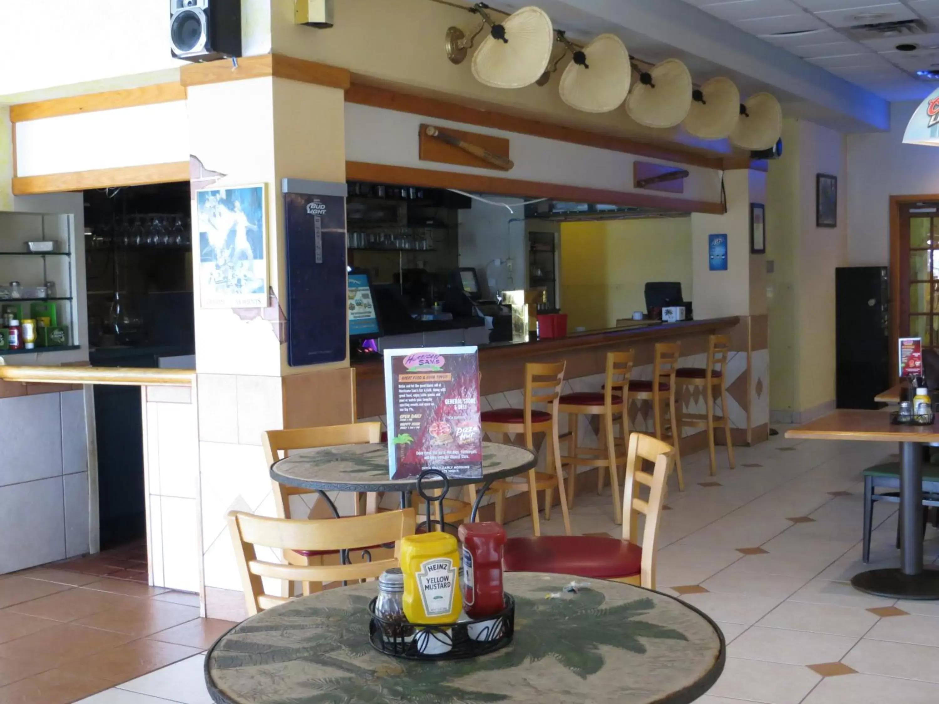 Lounge or bar in Maingate Lakeside Resort