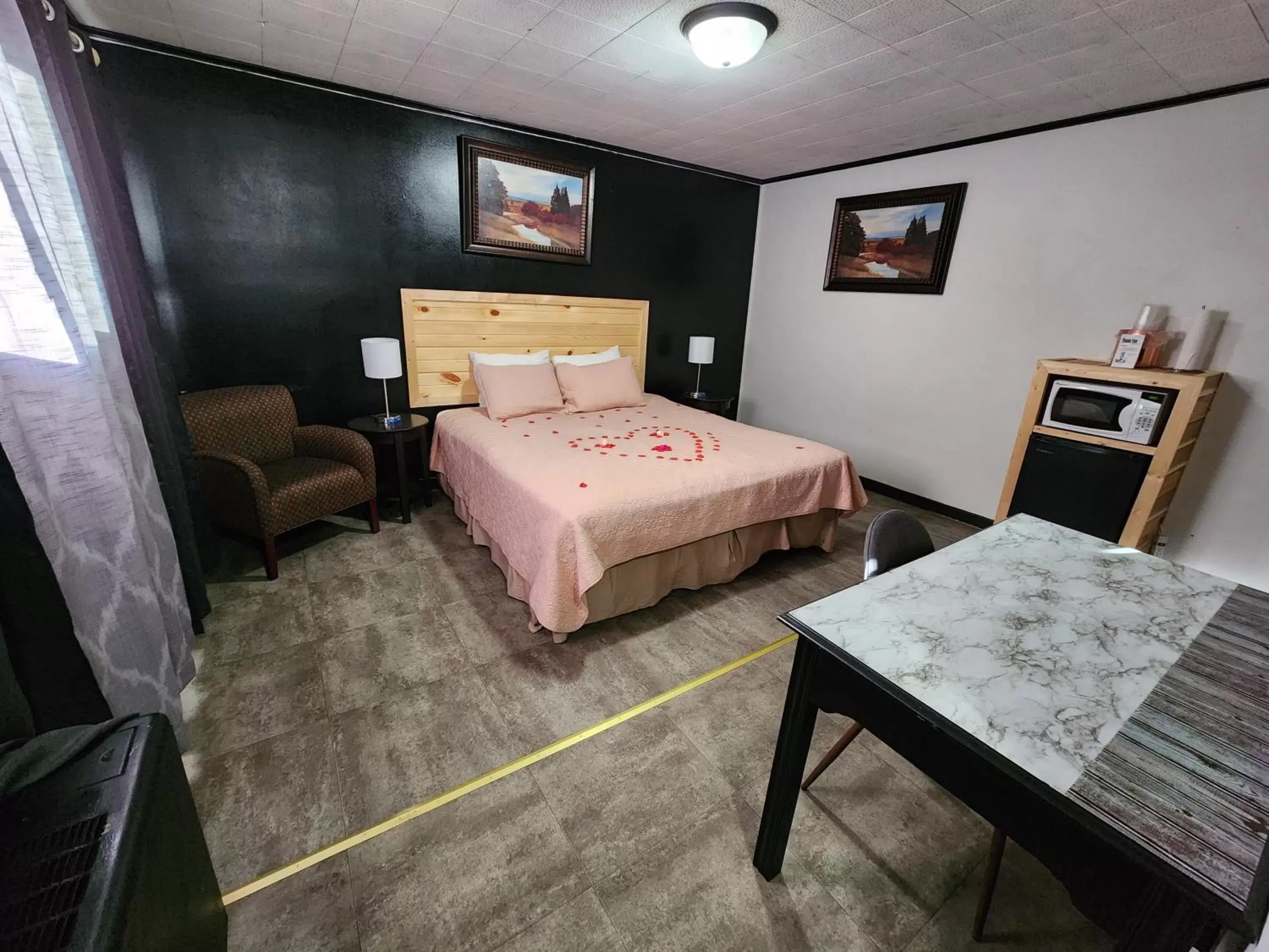 Bed in Fiesta City Motel