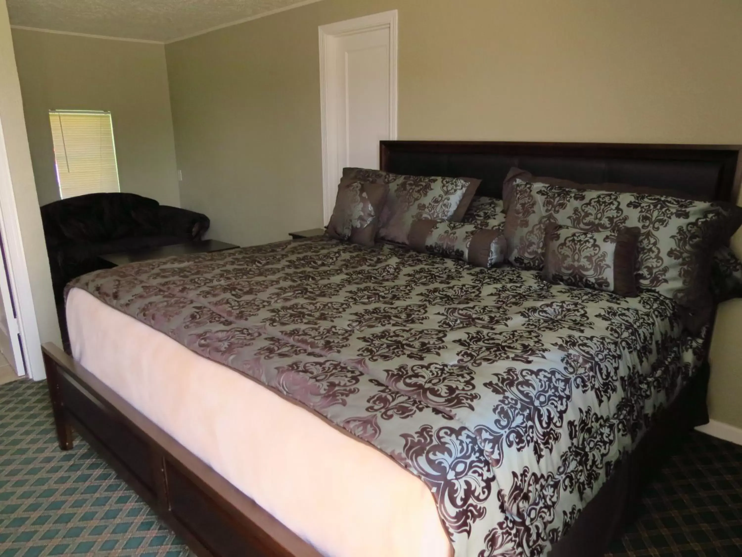 Bed in Best Inn Motel Salina