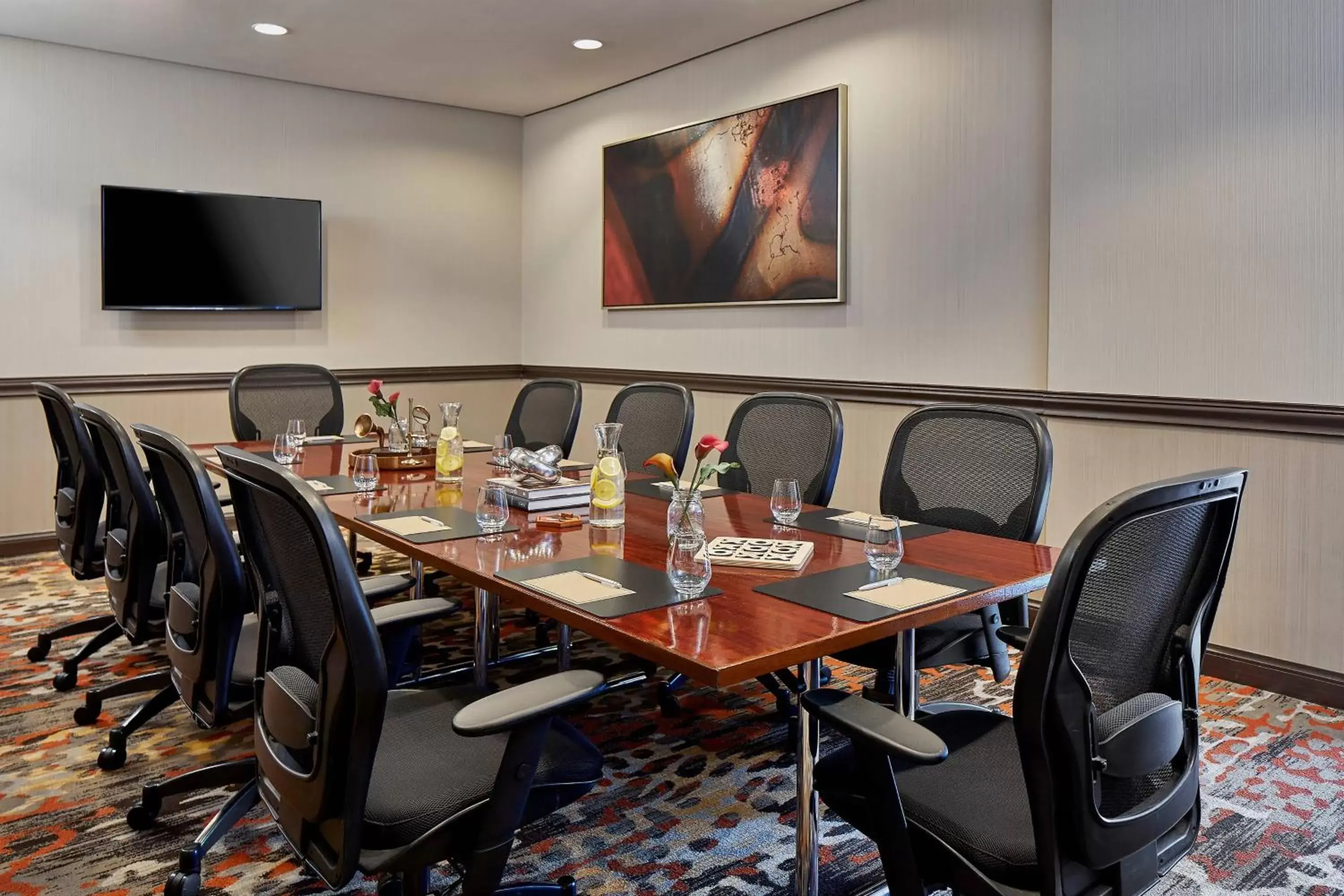 Meeting/conference room in Renaissance Chicago Glenview Suites Hotel
