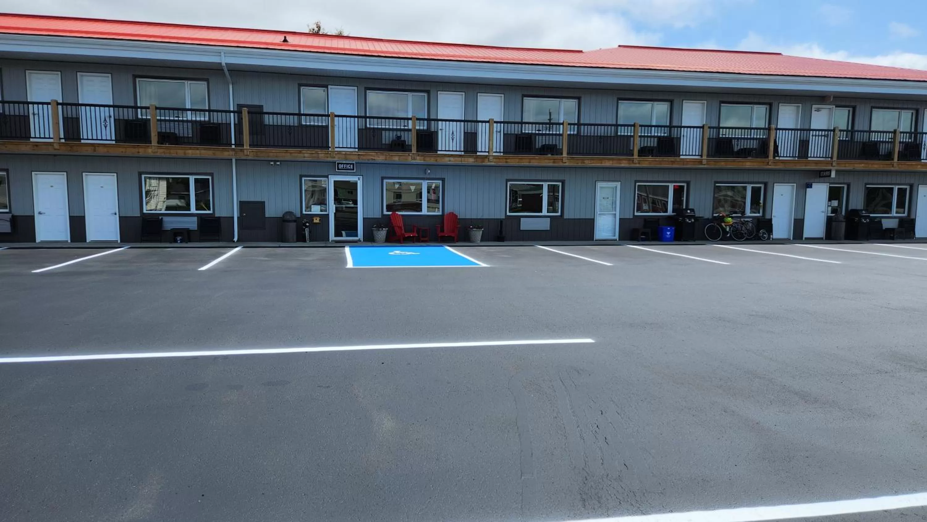 Property building in Outdoorsman Motel