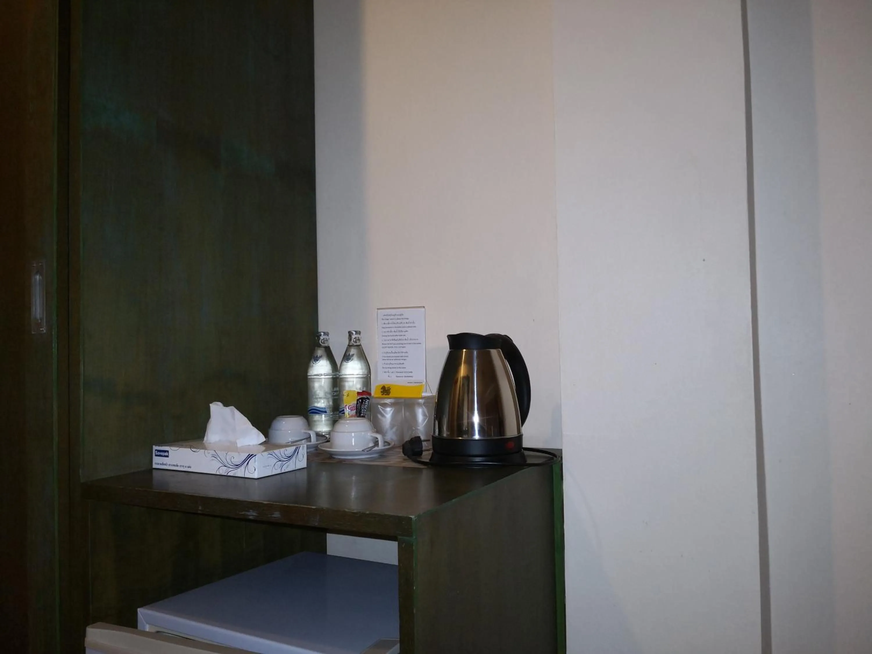 Coffee/tea facilities in Baan Suksiri Hotel
