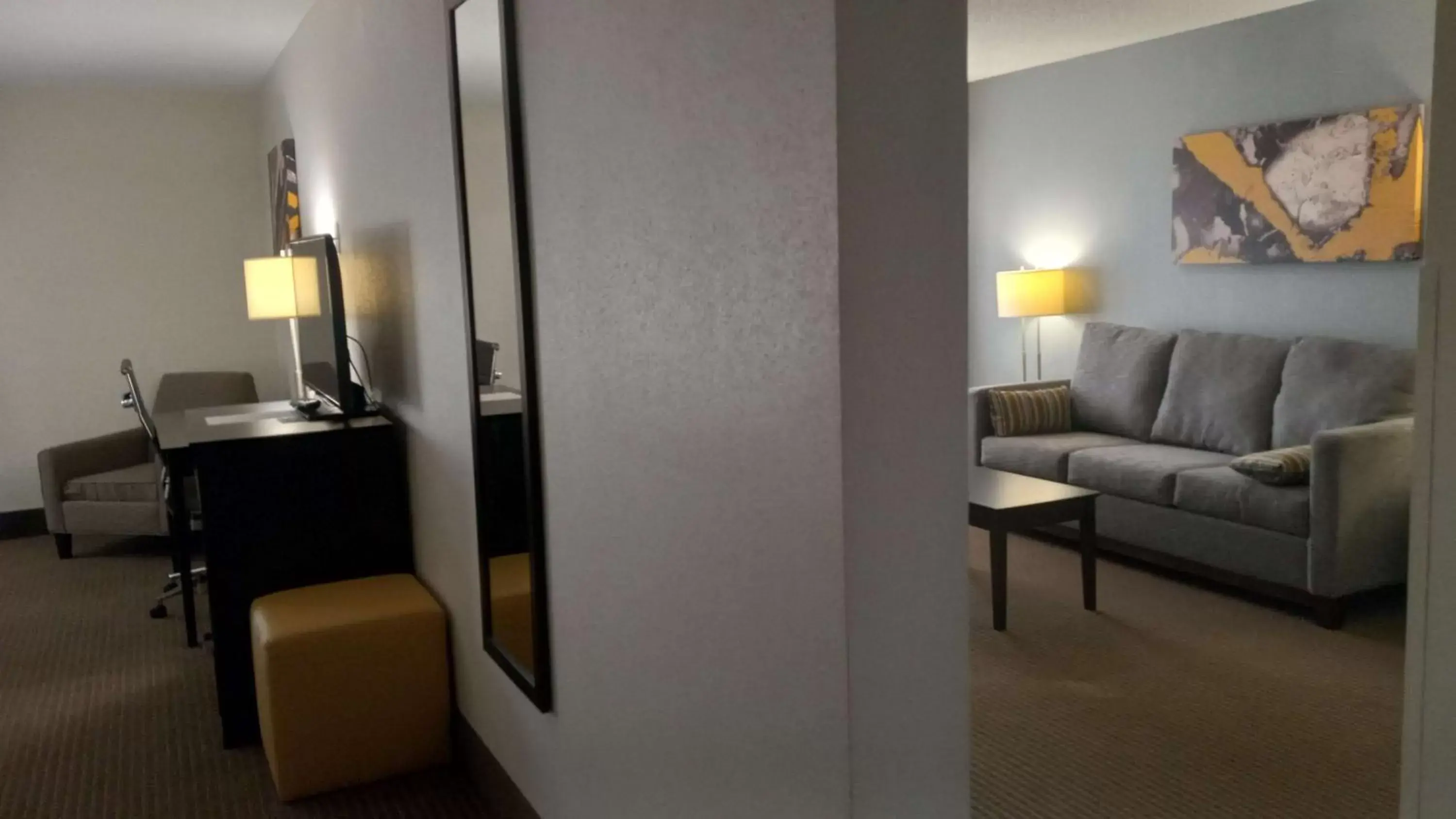 Bedroom, Seating Area in Best Western Downtown Casper Hotel