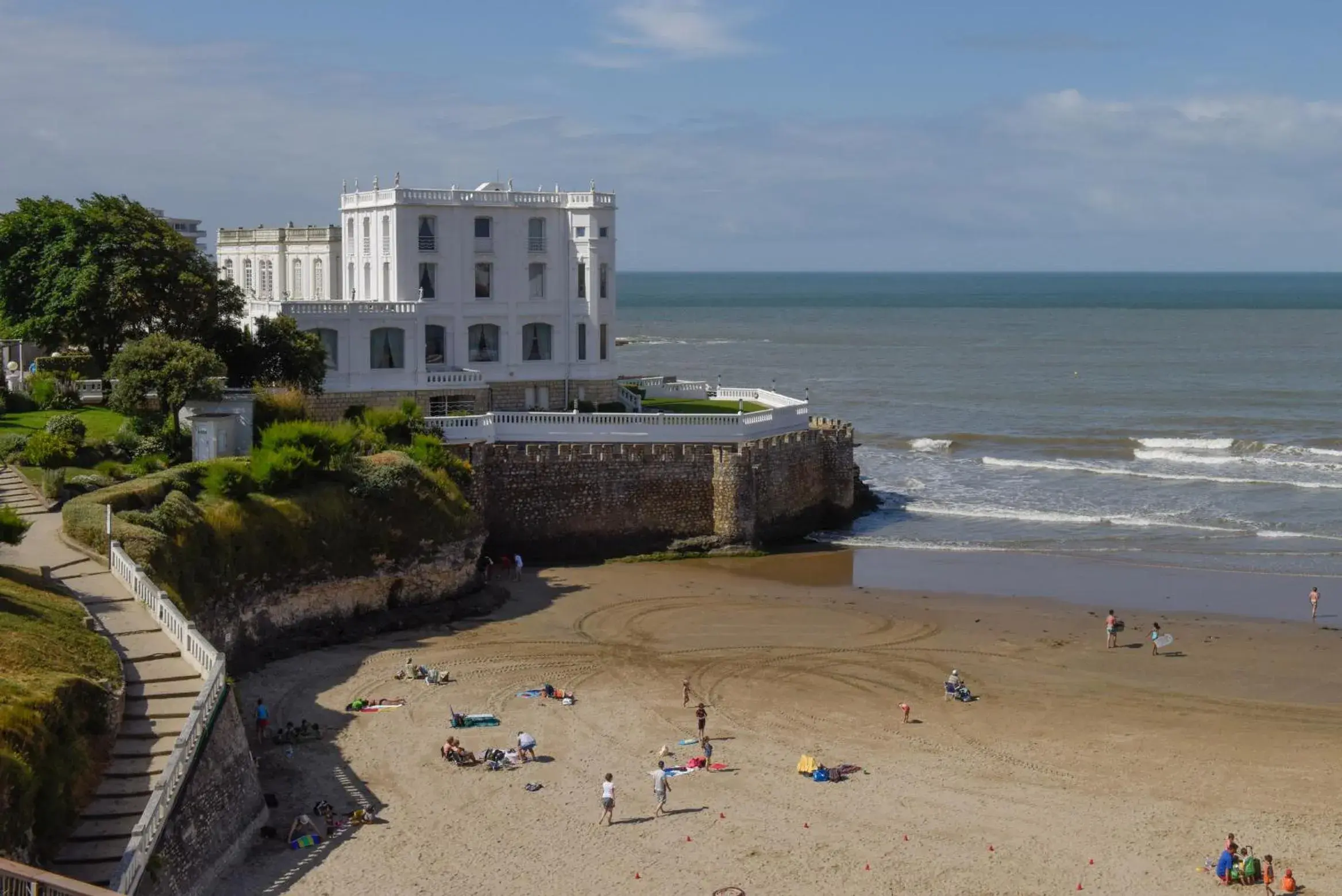 Day, Beach in The Originals Boutique, Hotel Miramar, Royan (Inter-Hotel)