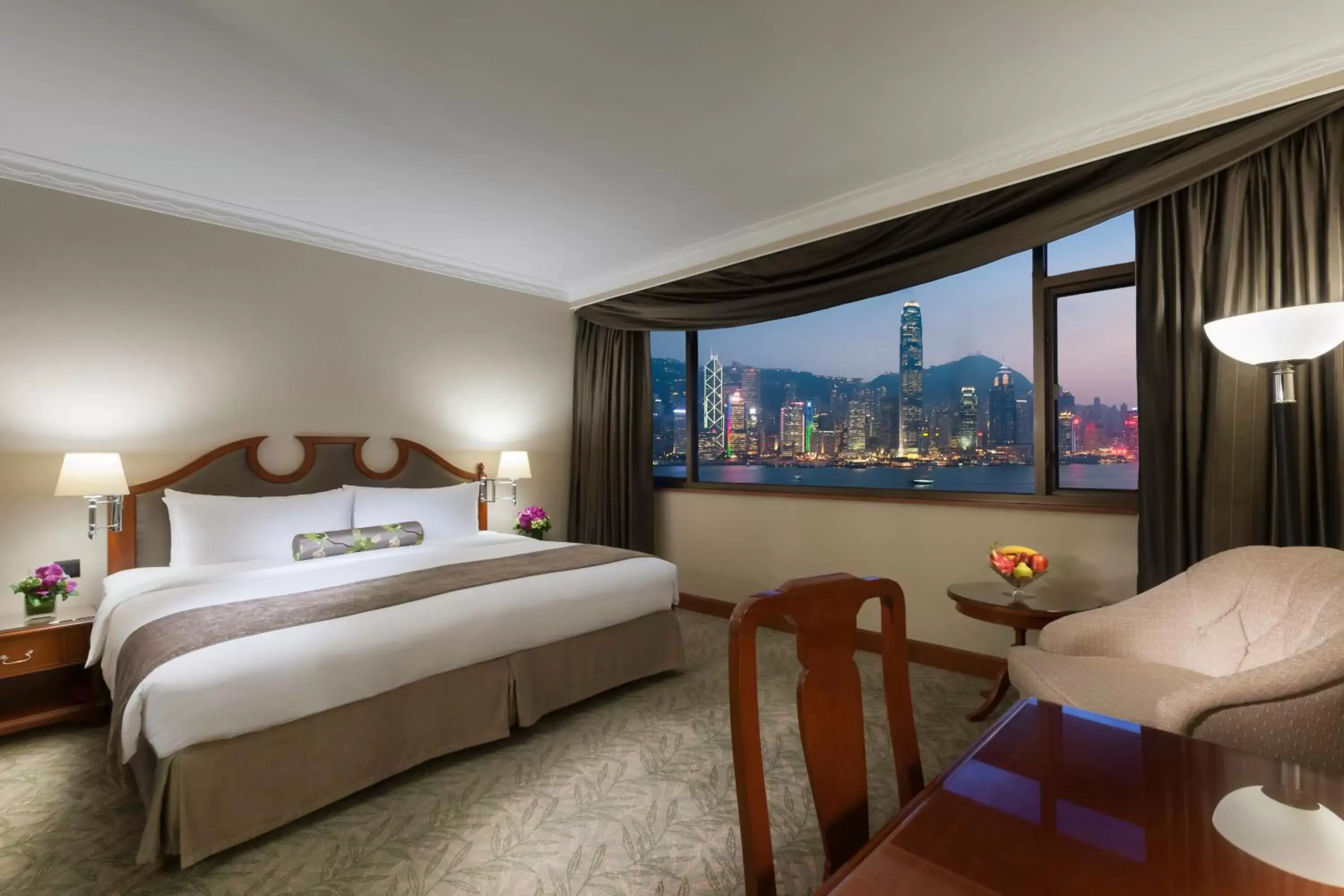 Bedroom, Mountain View in Marco Polo Hongkong Hotel