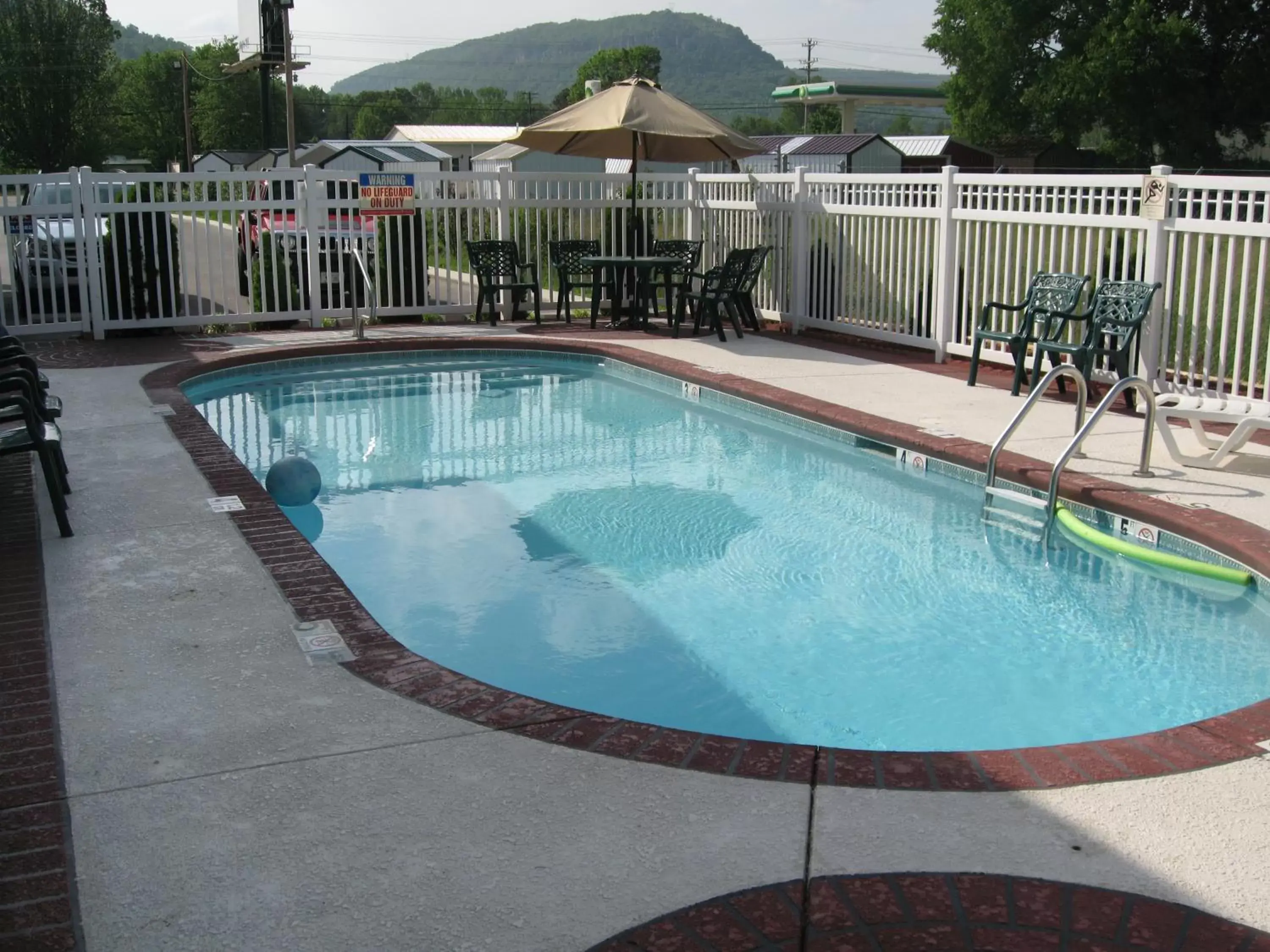 Pool view, Swimming Pool in Mountain inn & suites - Dunlap TN