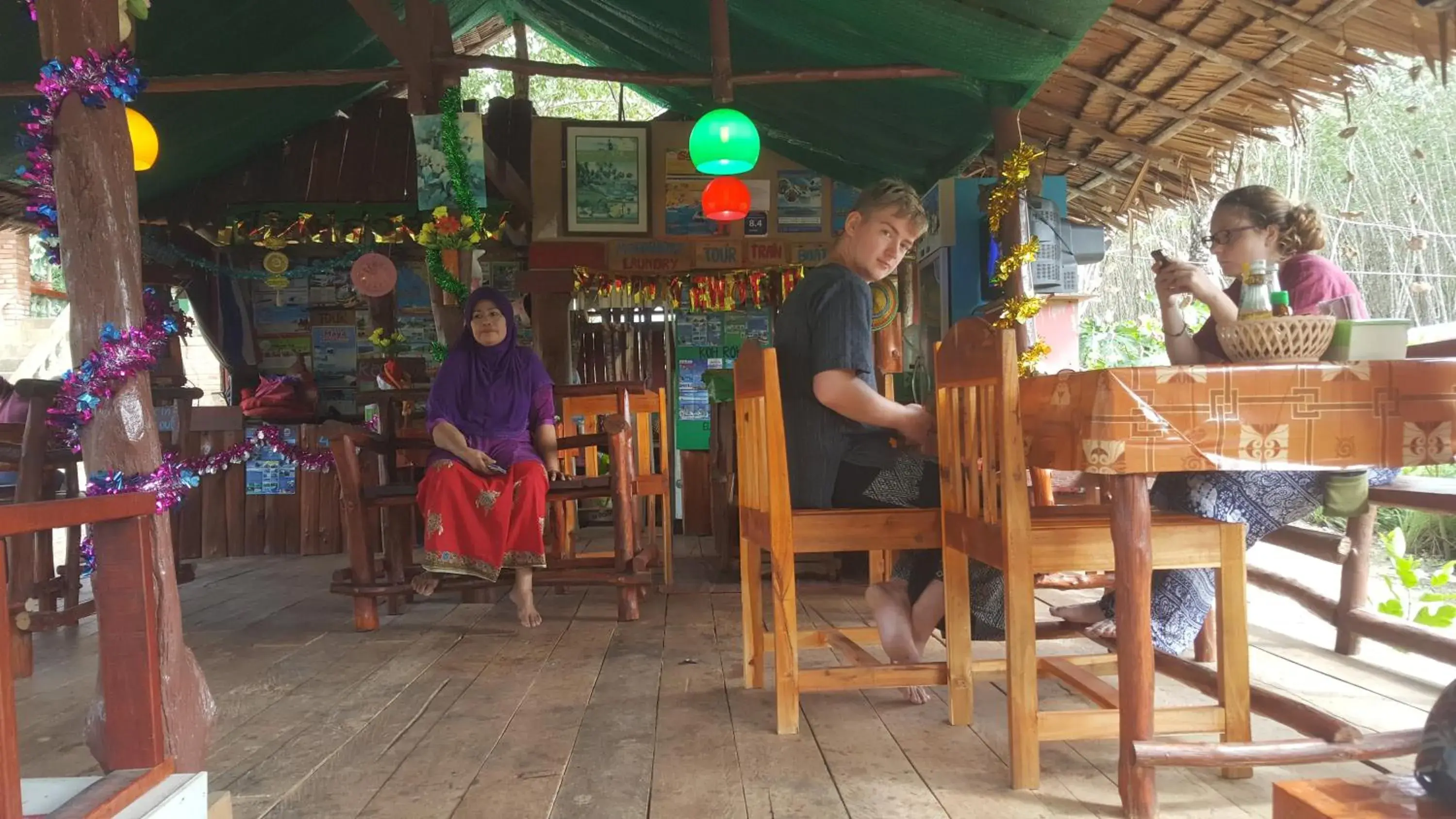 Restaurant/places to eat in Lanta Maikeaw Bungalow