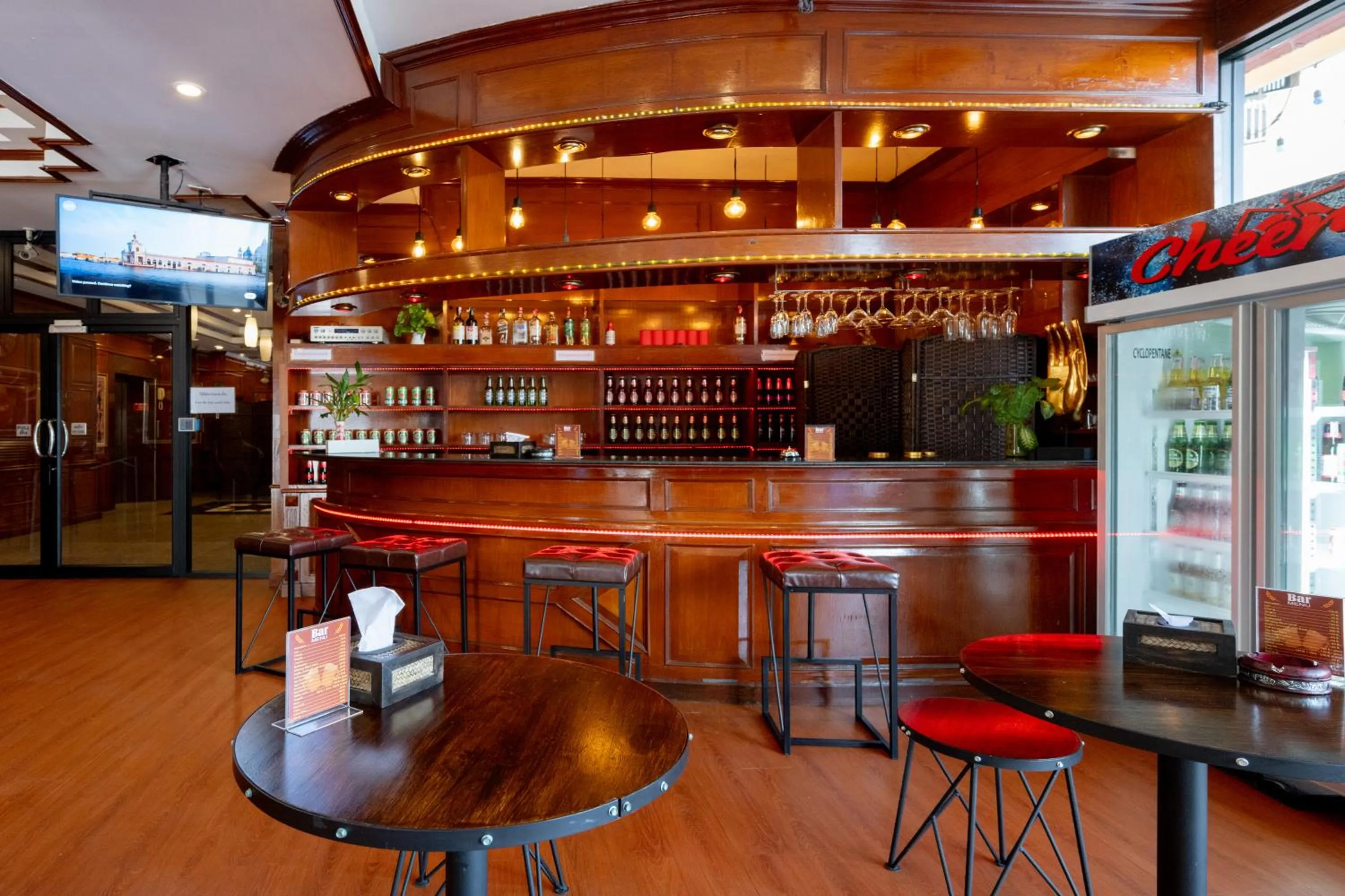 Lounge or bar in Lamai Hotel