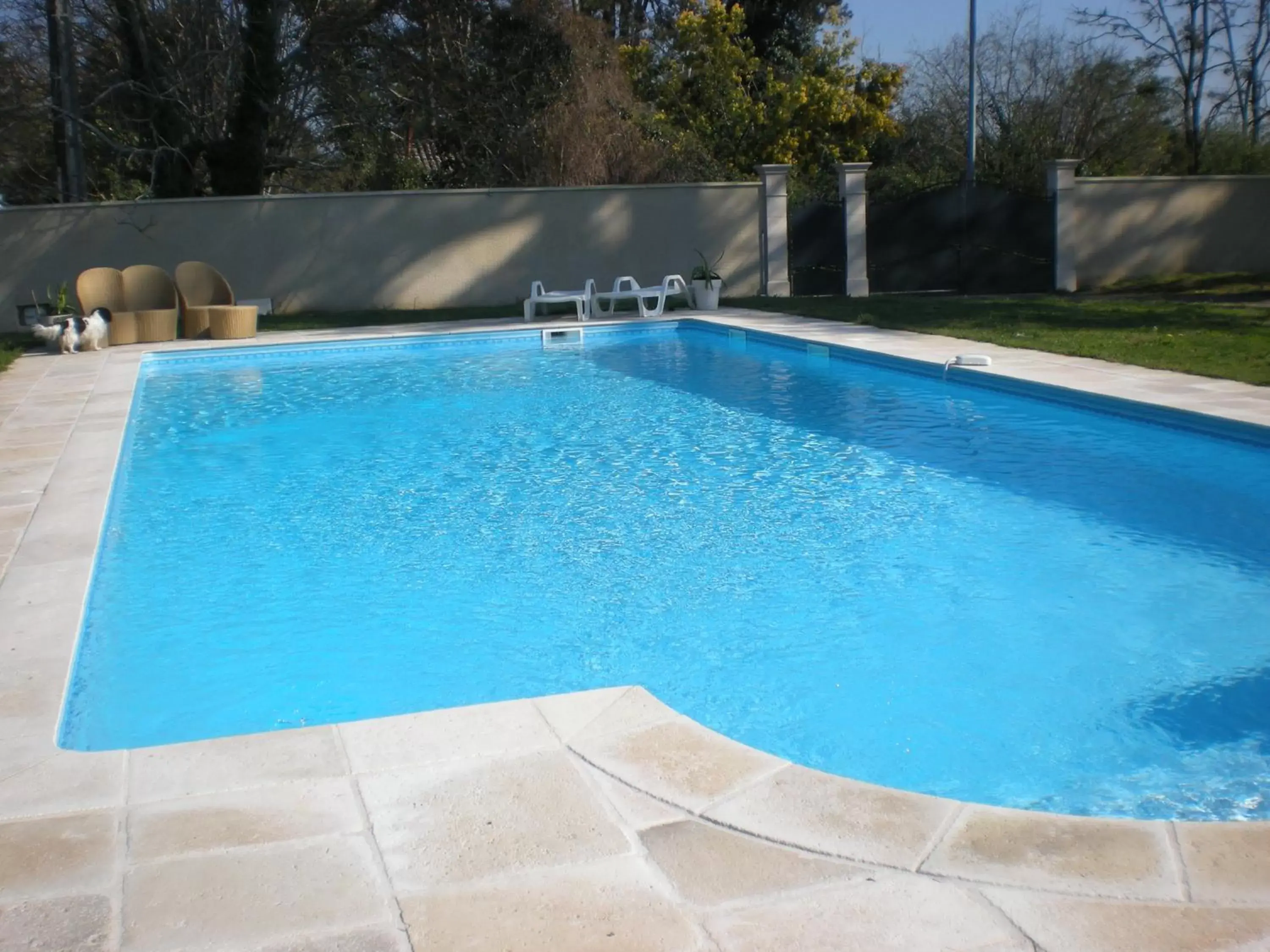 Property building, Swimming Pool in Le Manoir de la Riviere