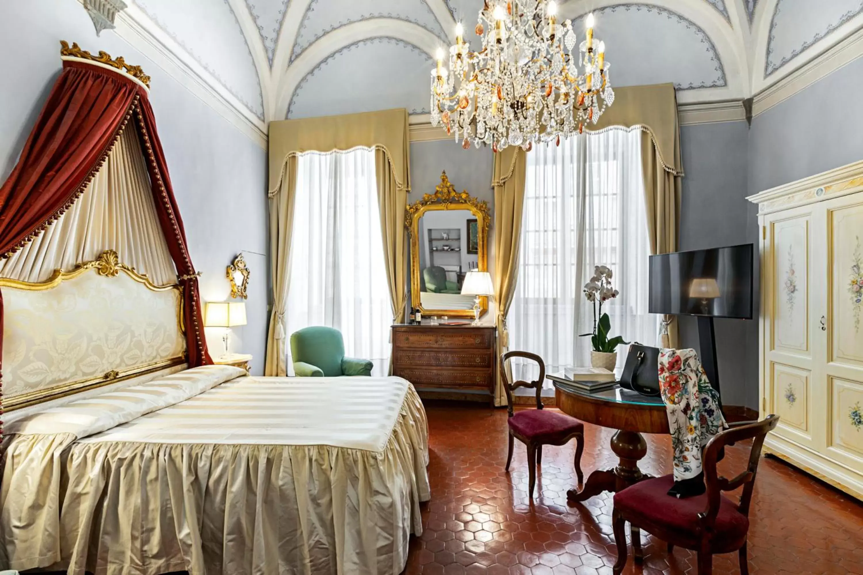 Photo of the whole room in Residenza d'Epoca Palazzo Borghesi