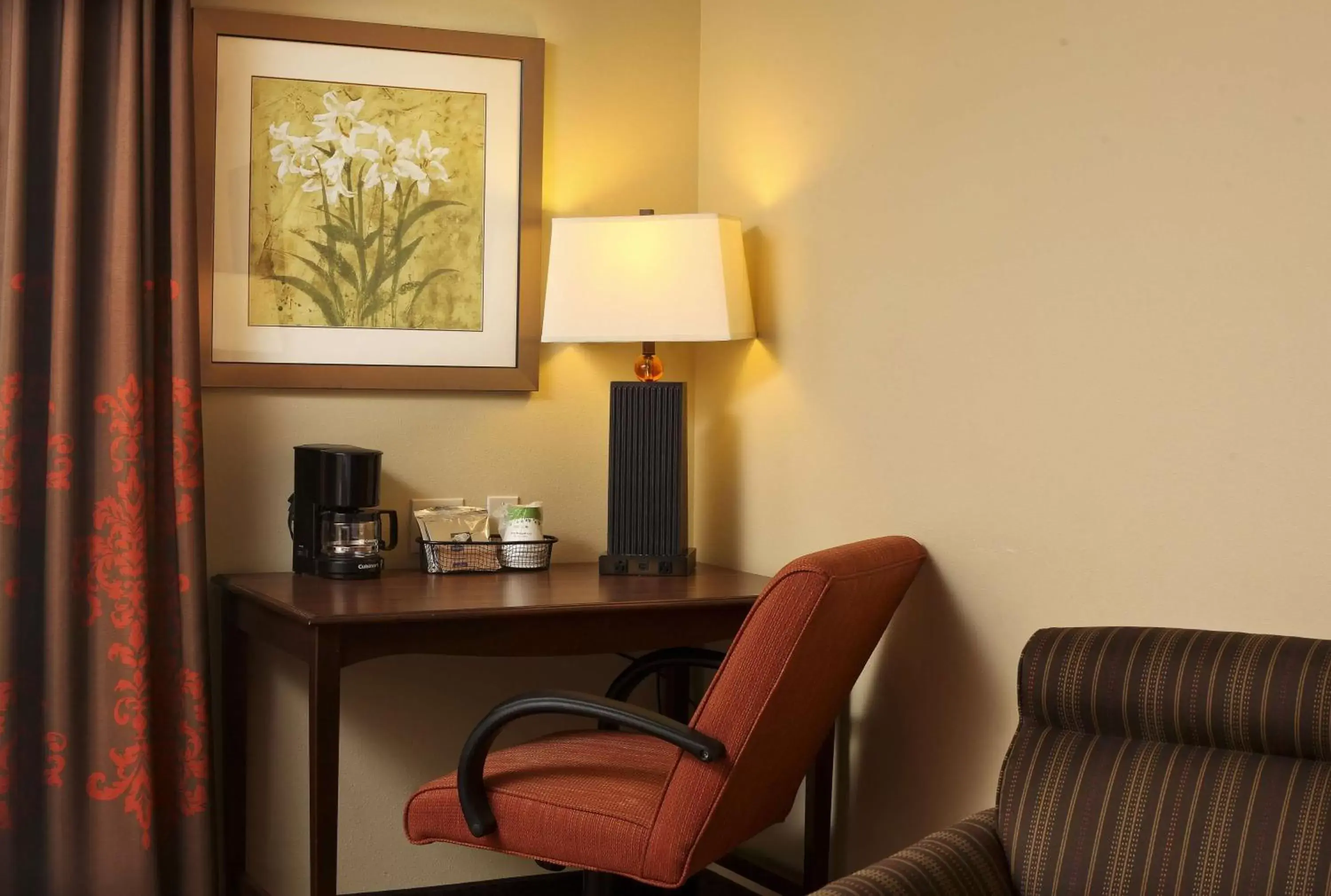 Bed in Hampton Inn & Suites Fargo Medical Center