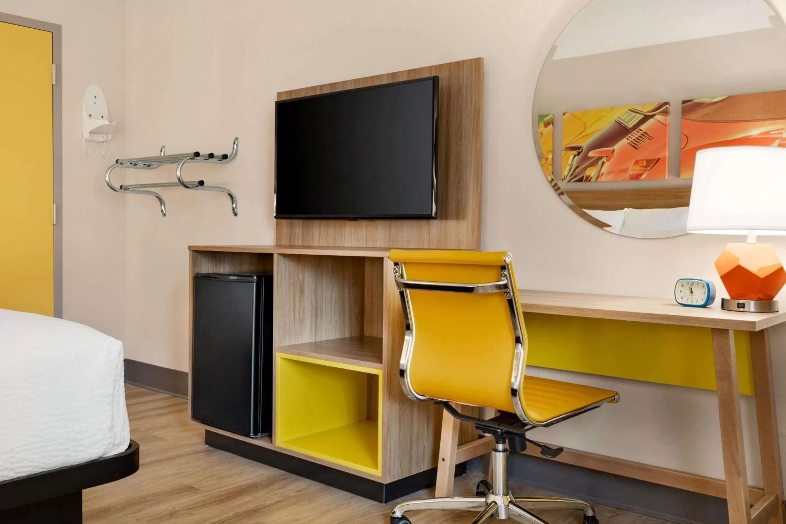 Photo of the whole room, Bed in Hotel Bo, a Days Inn by Wyndham Chattanooga Downtown Photo of the whole room, Bed in Hotel Bo, a Days Inn by Wyndham Chattanooga Downtown