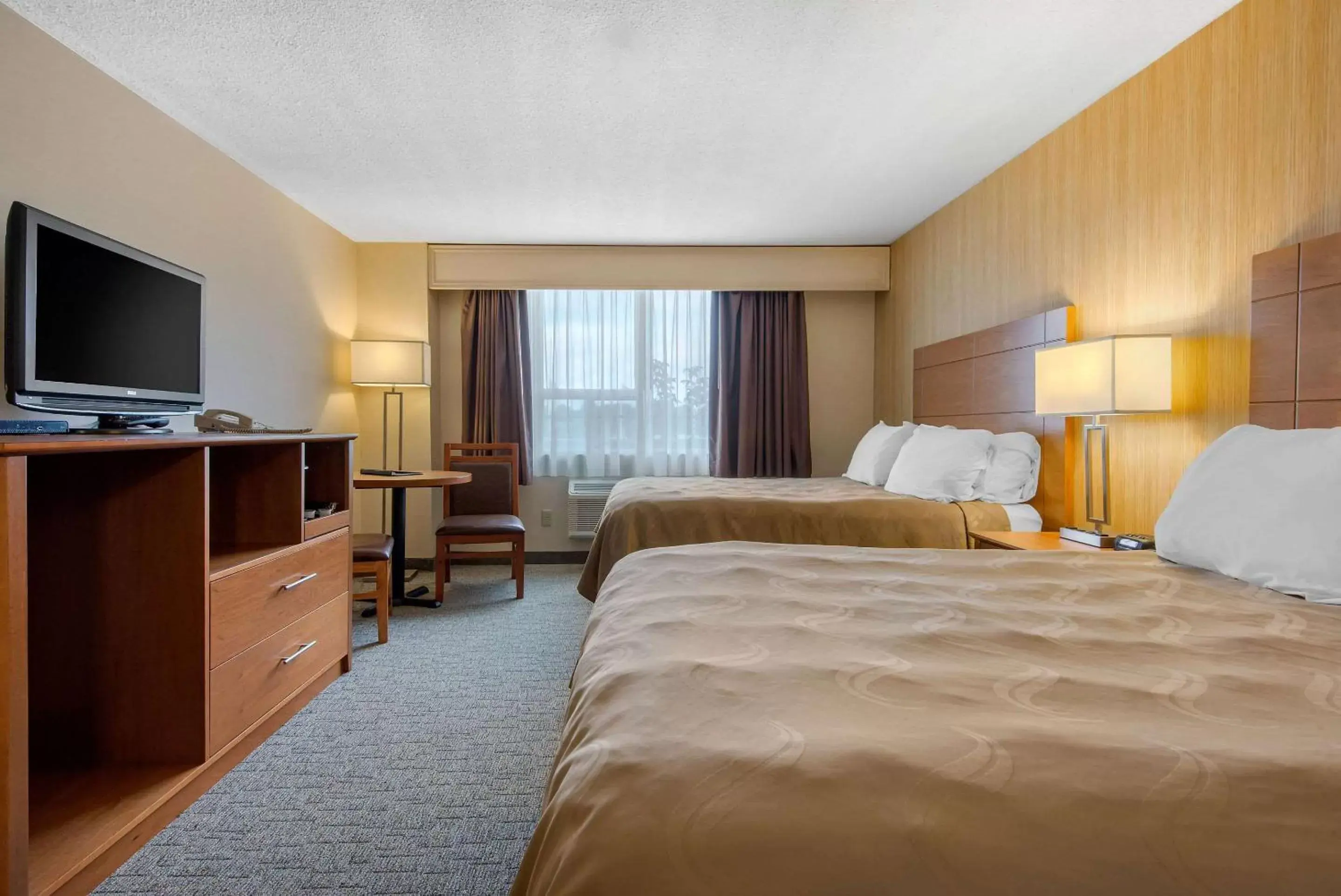 Photo of the whole room, Bed in Quality Inn & Conference Centre Downtown Sudbury
