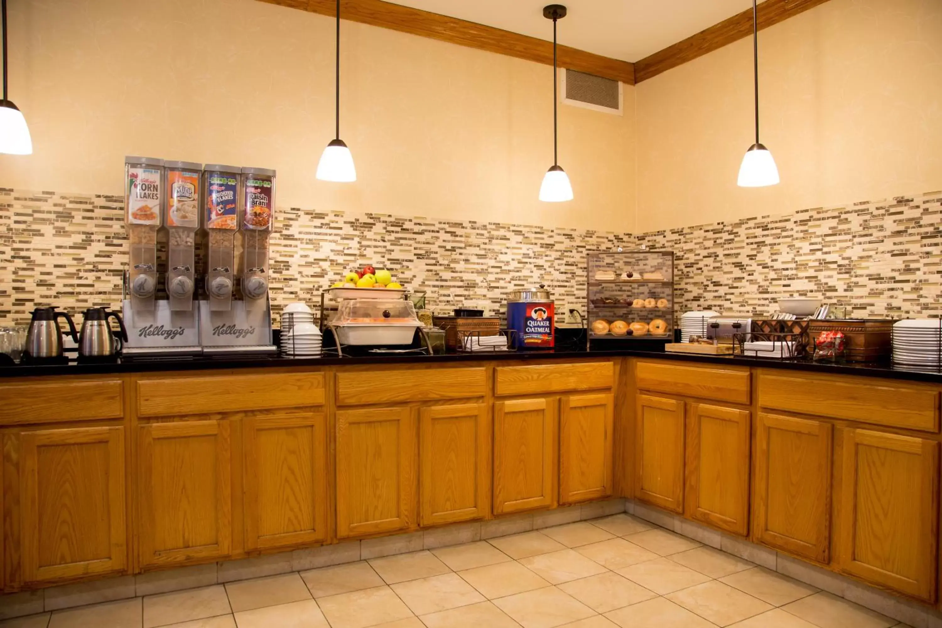 Communal kitchen, Restaurant/Places to Eat in Country Inn & Suites by Radisson, Macedonia, OH