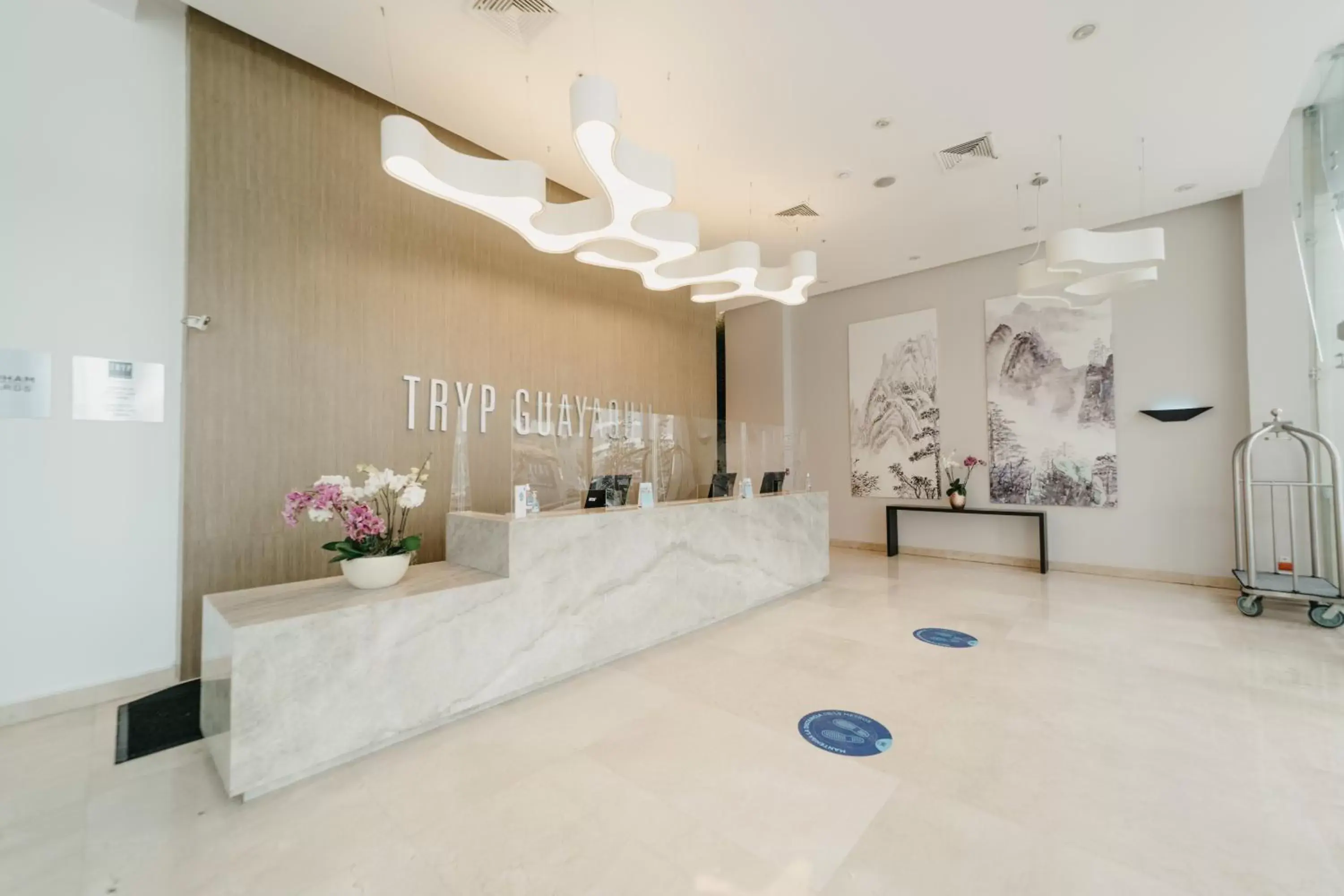 Lobby or reception in TRYP by Wyndham Guayaquil