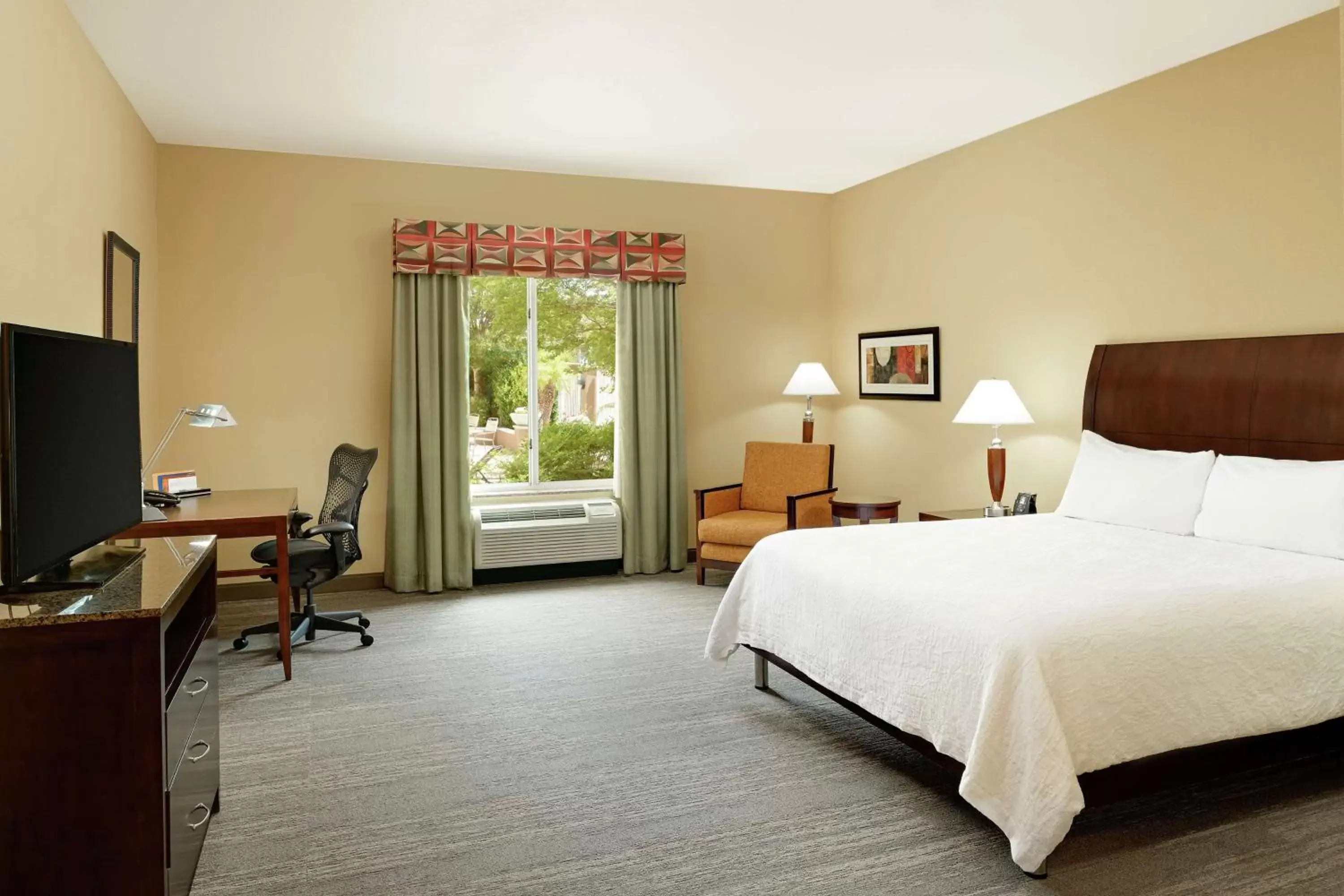Bedroom in Hilton Garden Inn Fontana