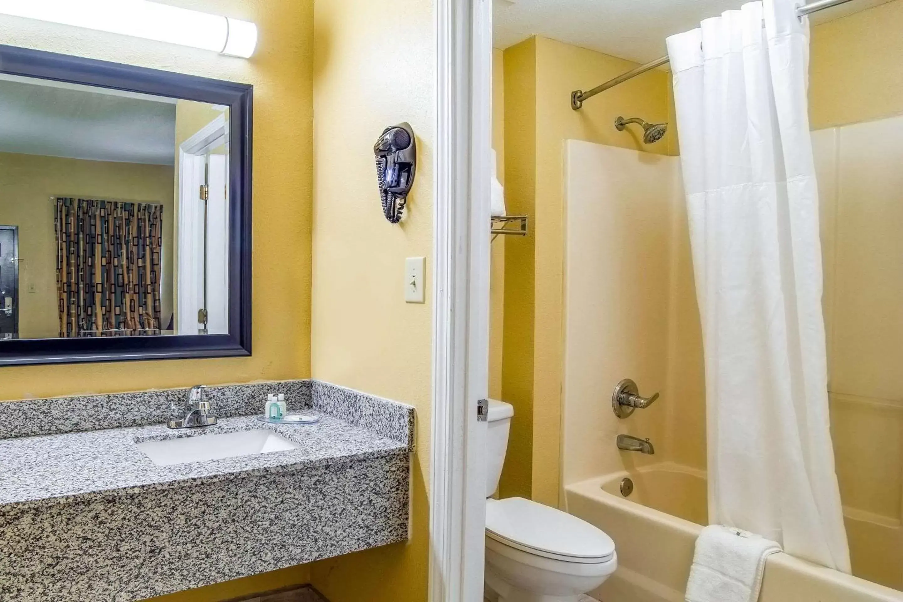 Bathroom in Quality Inn West Columbia - Cayce