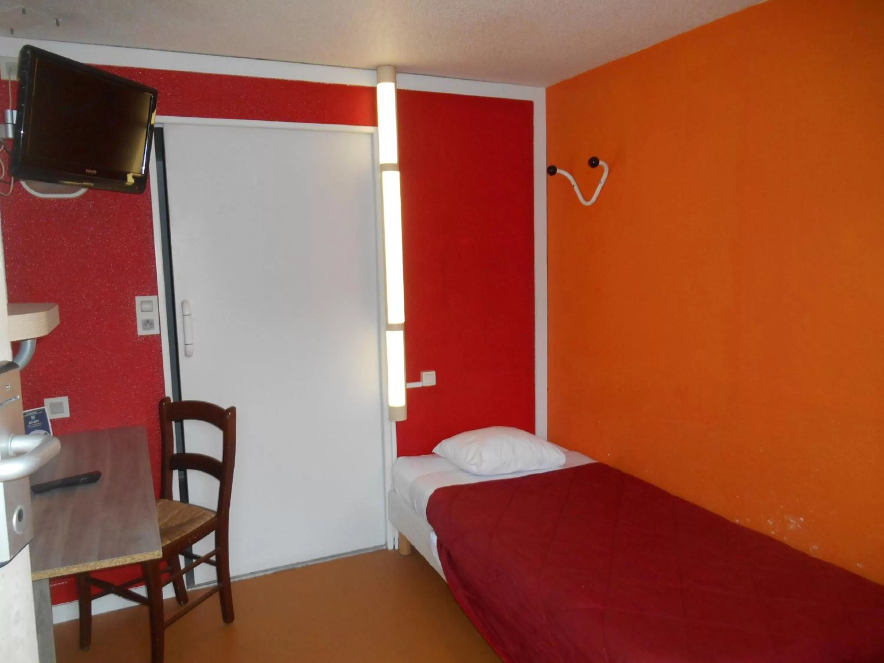 Photo of the whole room, Bed in Premiere Classe Brest Gouesnou Aeroport