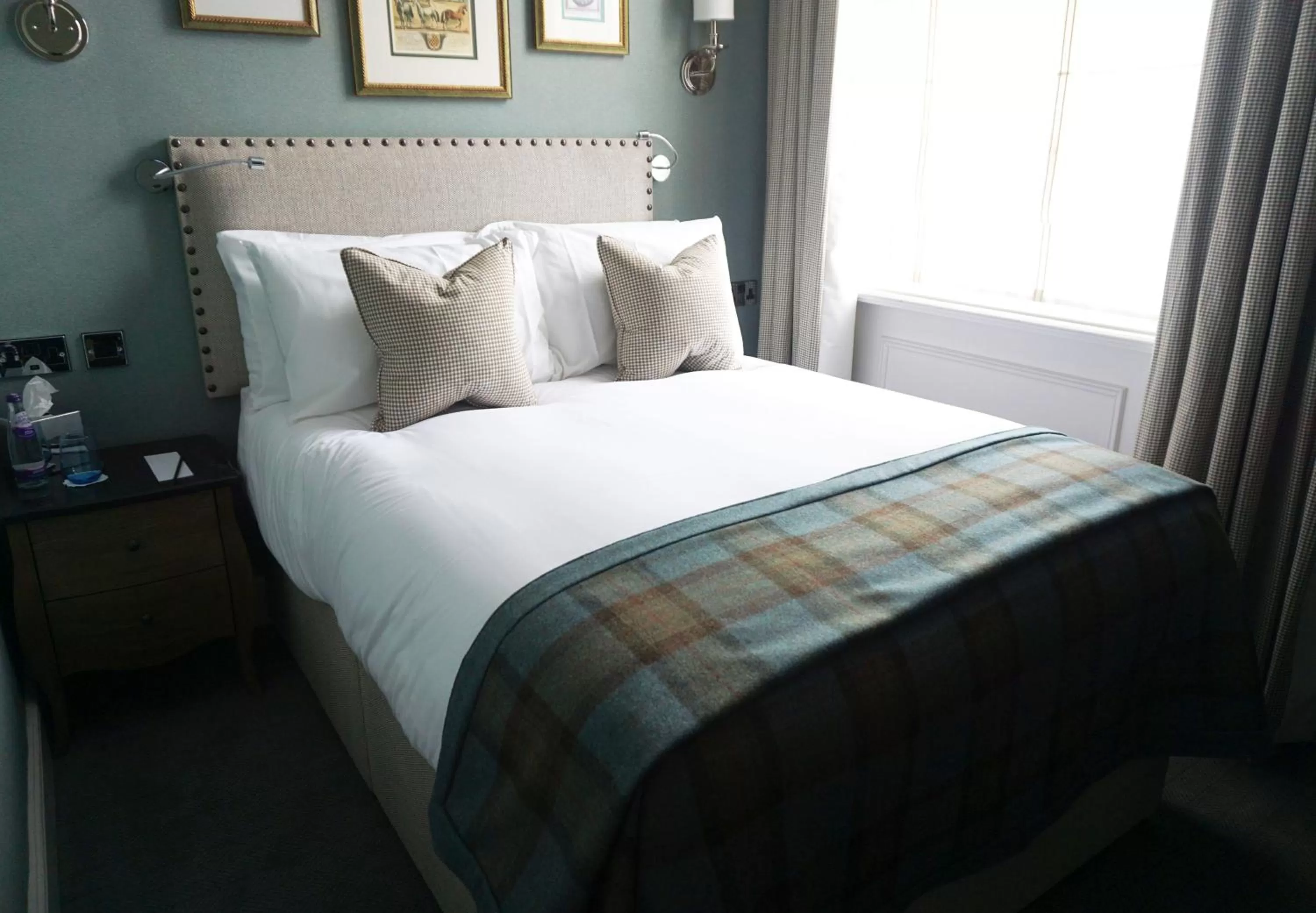 Photo of the whole room, Bed in The Beverley Arms Hotel