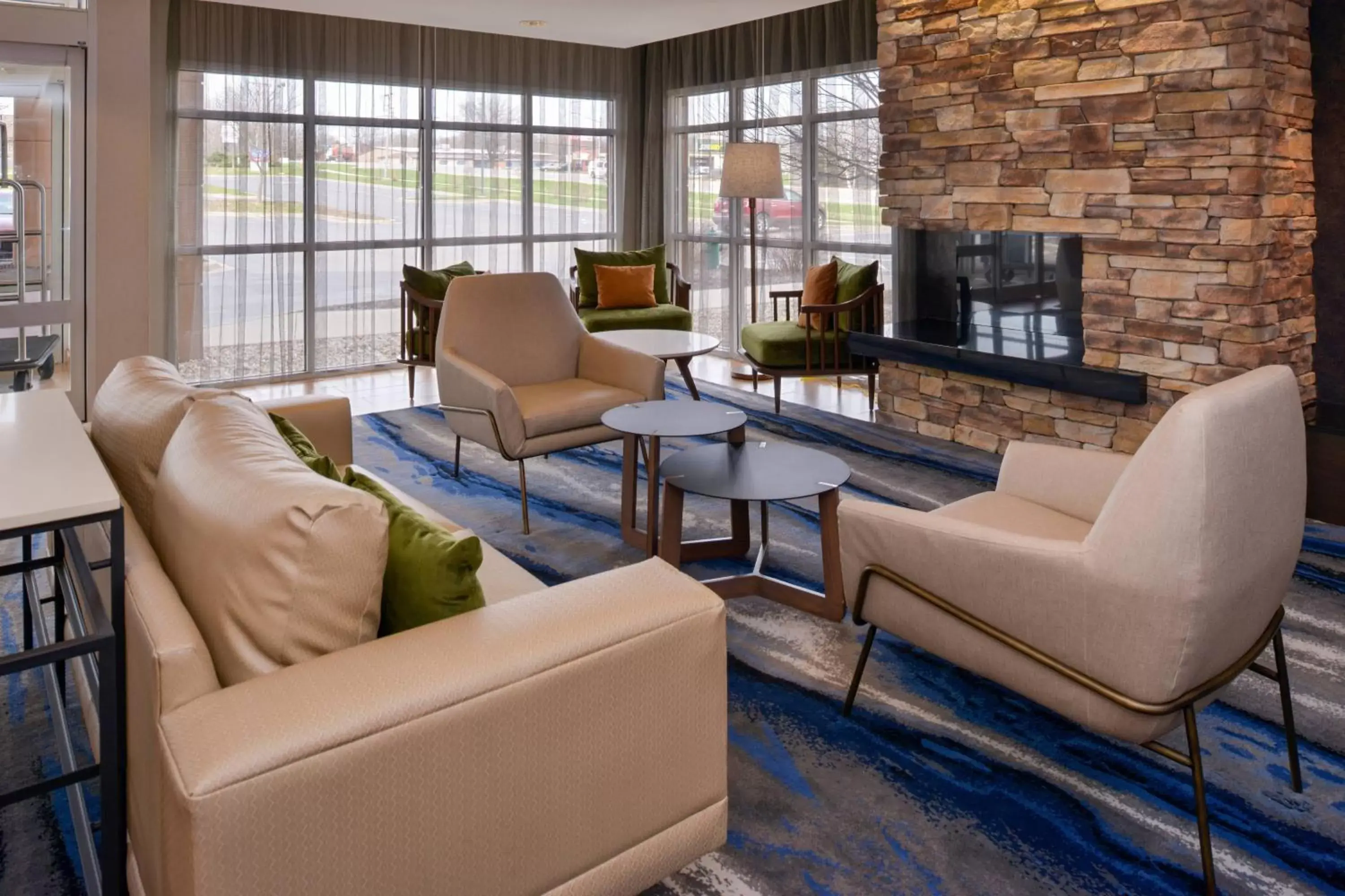 Lobby or reception, Seating Area in Fairfield Inn & Suites by Marriott Cedar Rapids