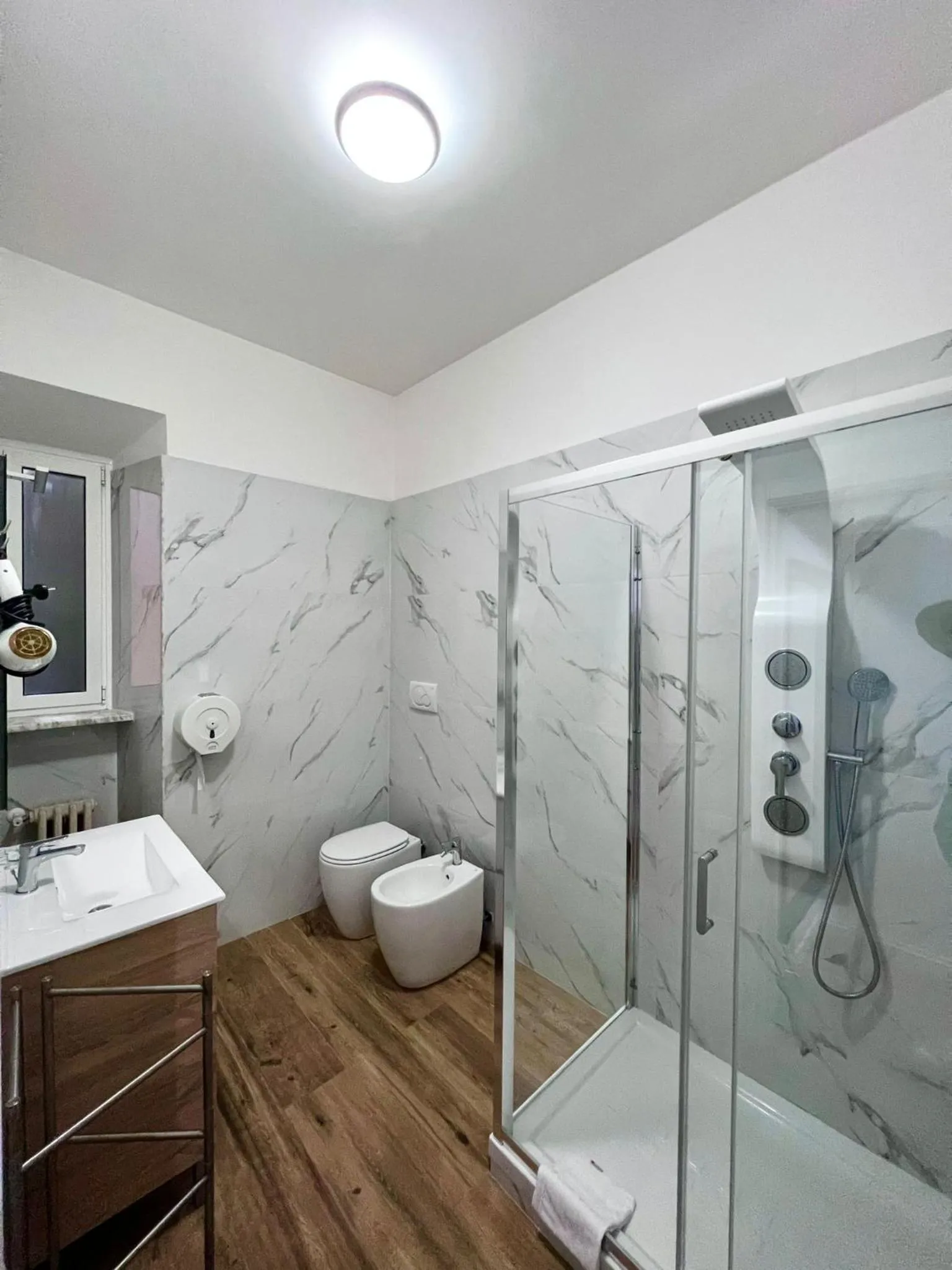 Bathroom in The Place In Rome Guest House