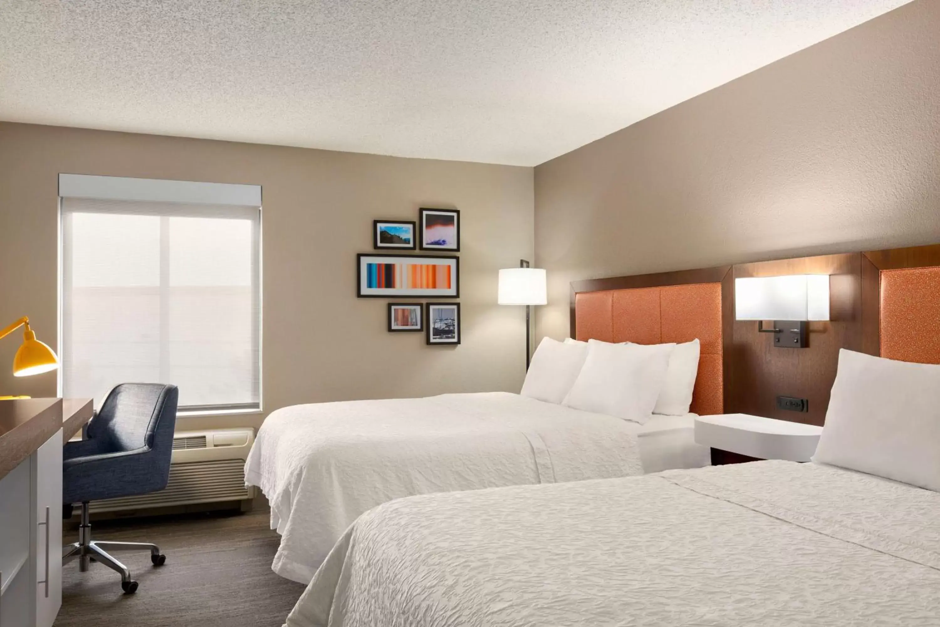 Bedroom, Bed in Hampton Inn Denver-West/Golden