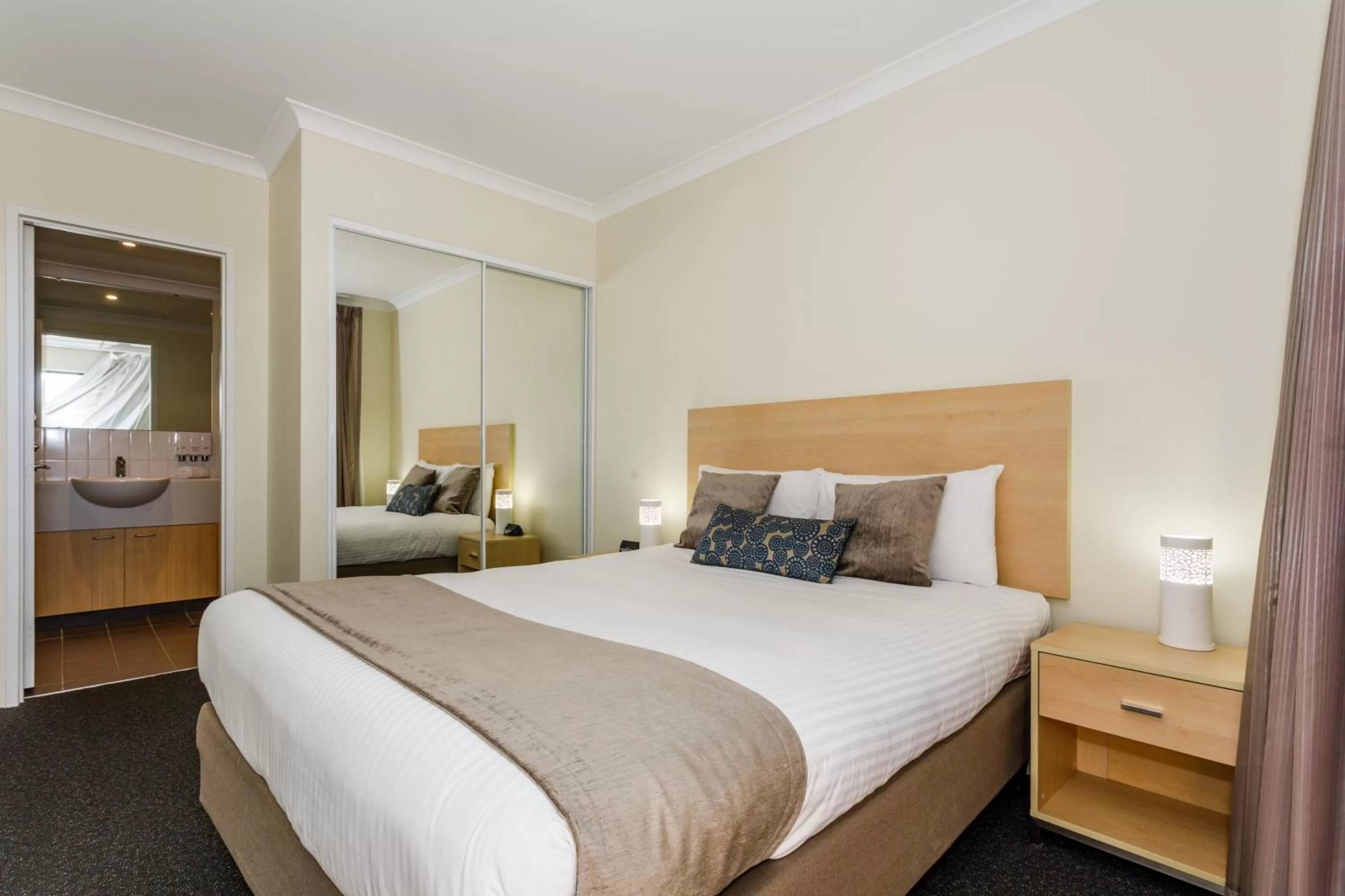 Bedroom, Bed in Perth Ascot Central Apartment Hotel Official