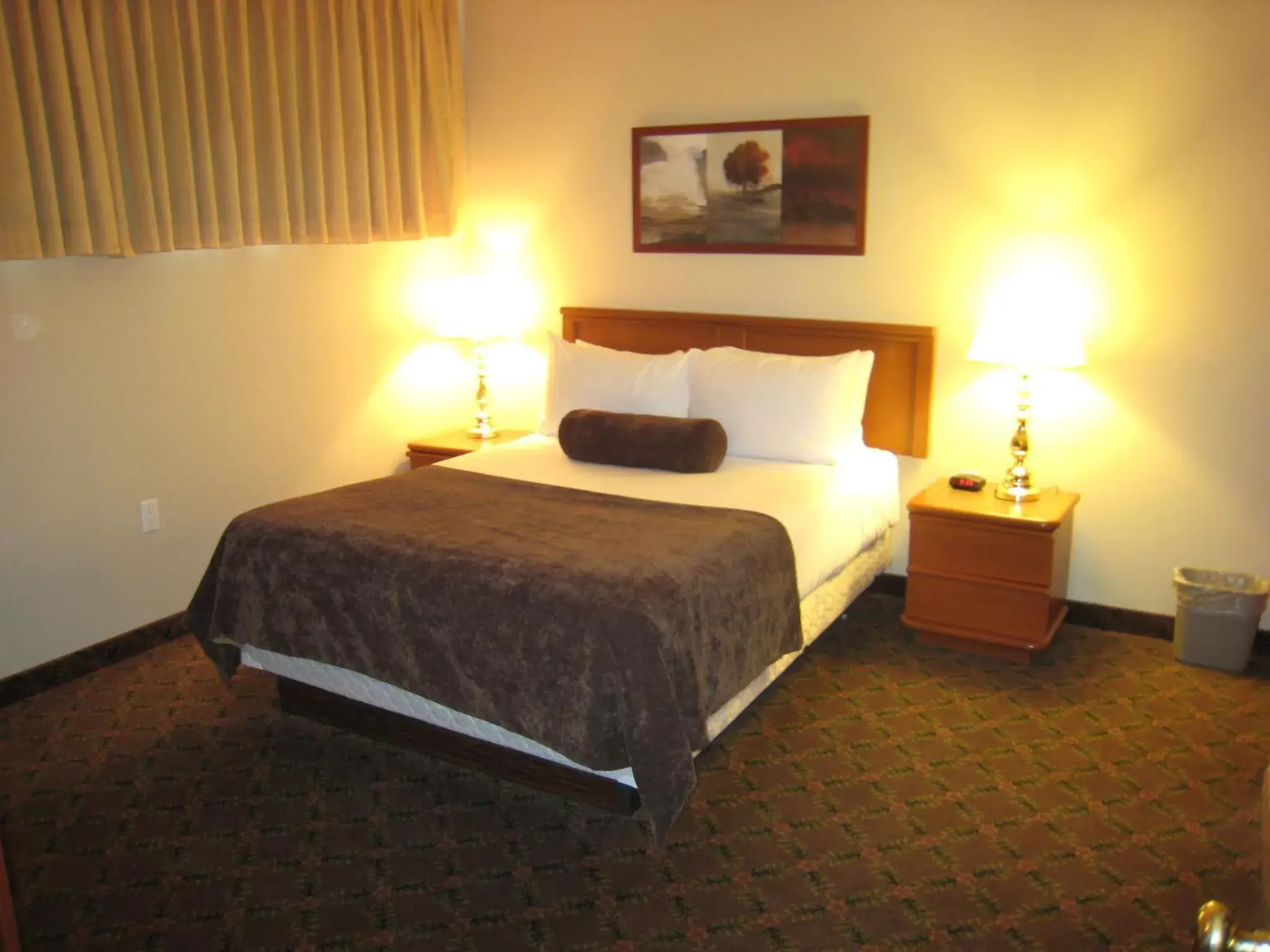 Bed in Super 8 by Wyndham Castlegar BC